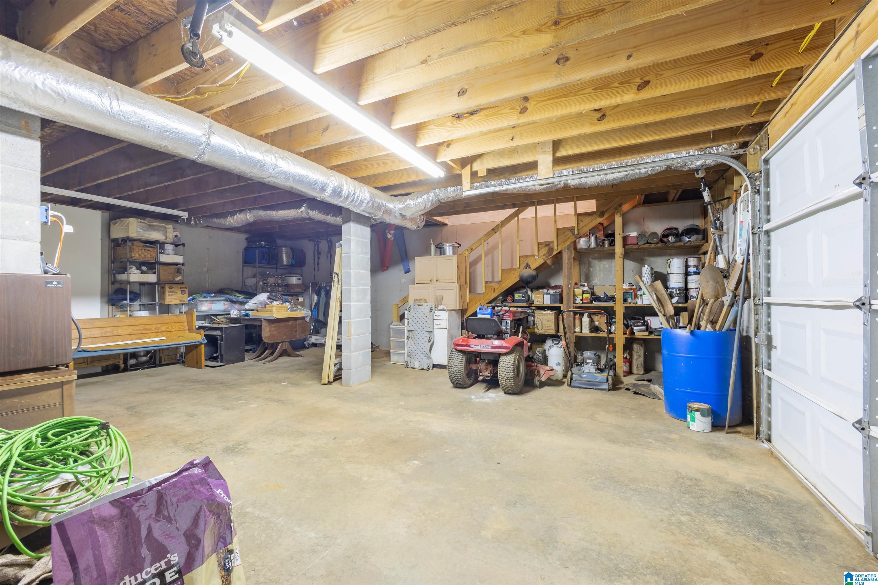 1689 County Road 864