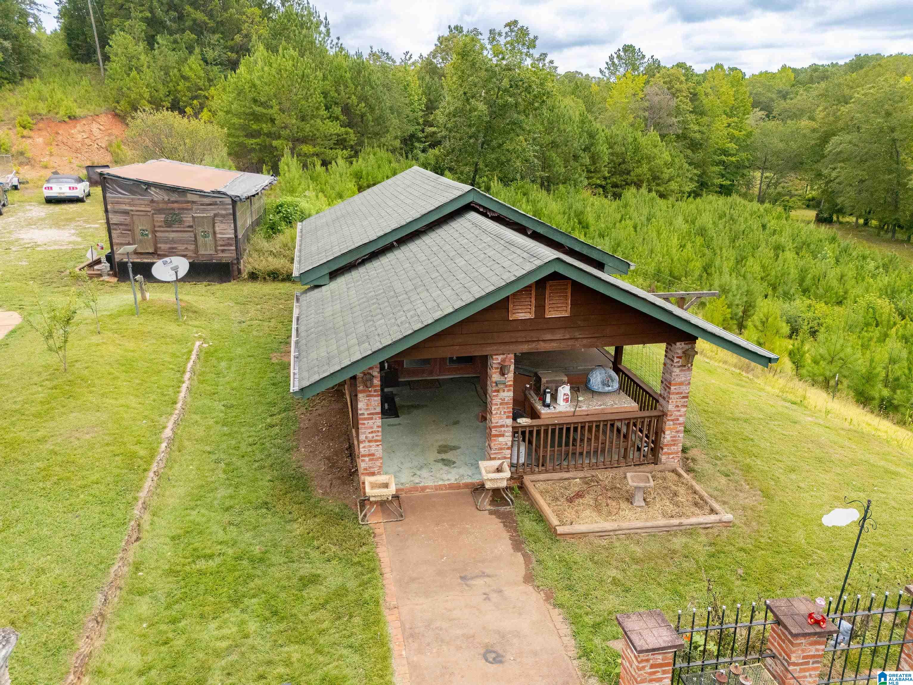 1689 County Road 864