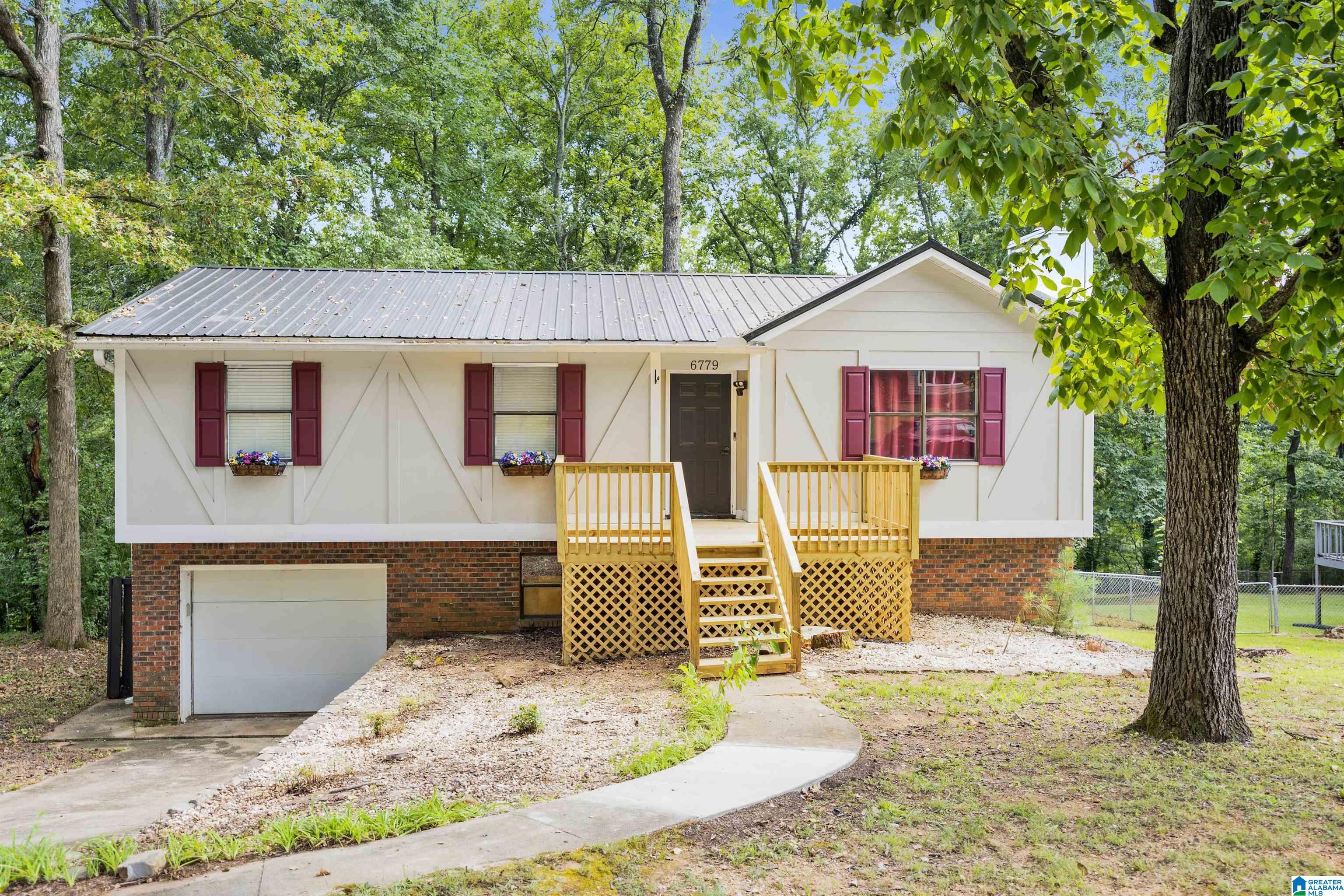 Homes for sale in Trussville, AL | 6779 Markham Dr, Trussville, AL 35173 | MLS# 21428035