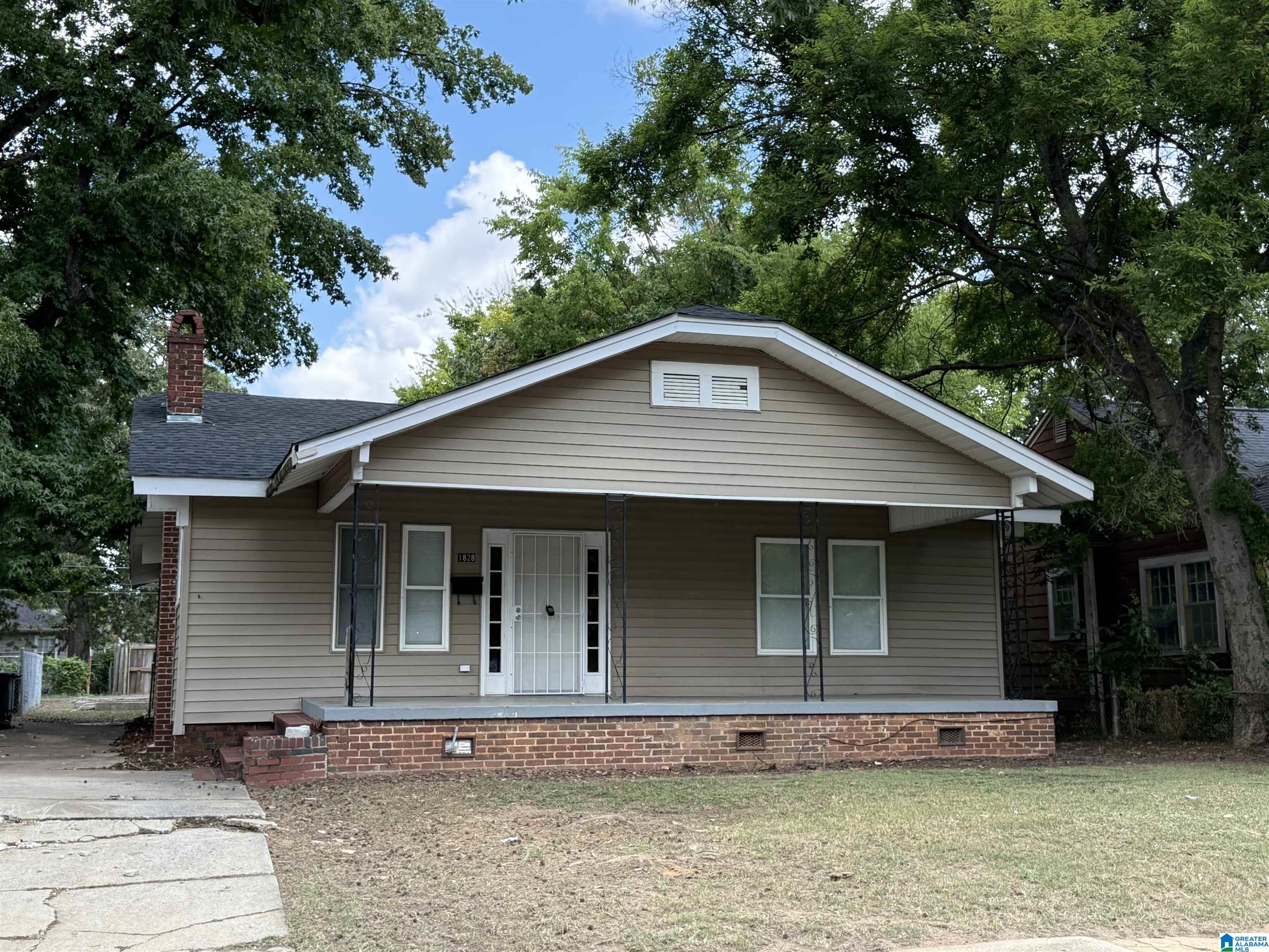 Homes for sale in Birmingham, AL | 1828 Saint Charles Avenue Sw, Birmingham, AL 35211 | MLS# 21428113
