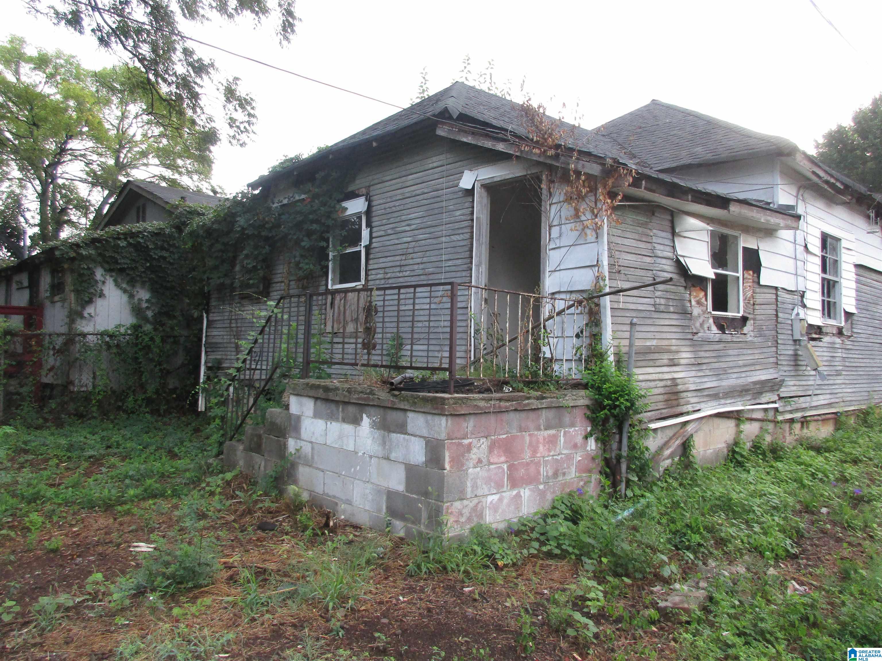 Homes for sale in Birmingham, AL | 820 19th Street Sw, Birmingham, AL 35211 | MLS# 21428323