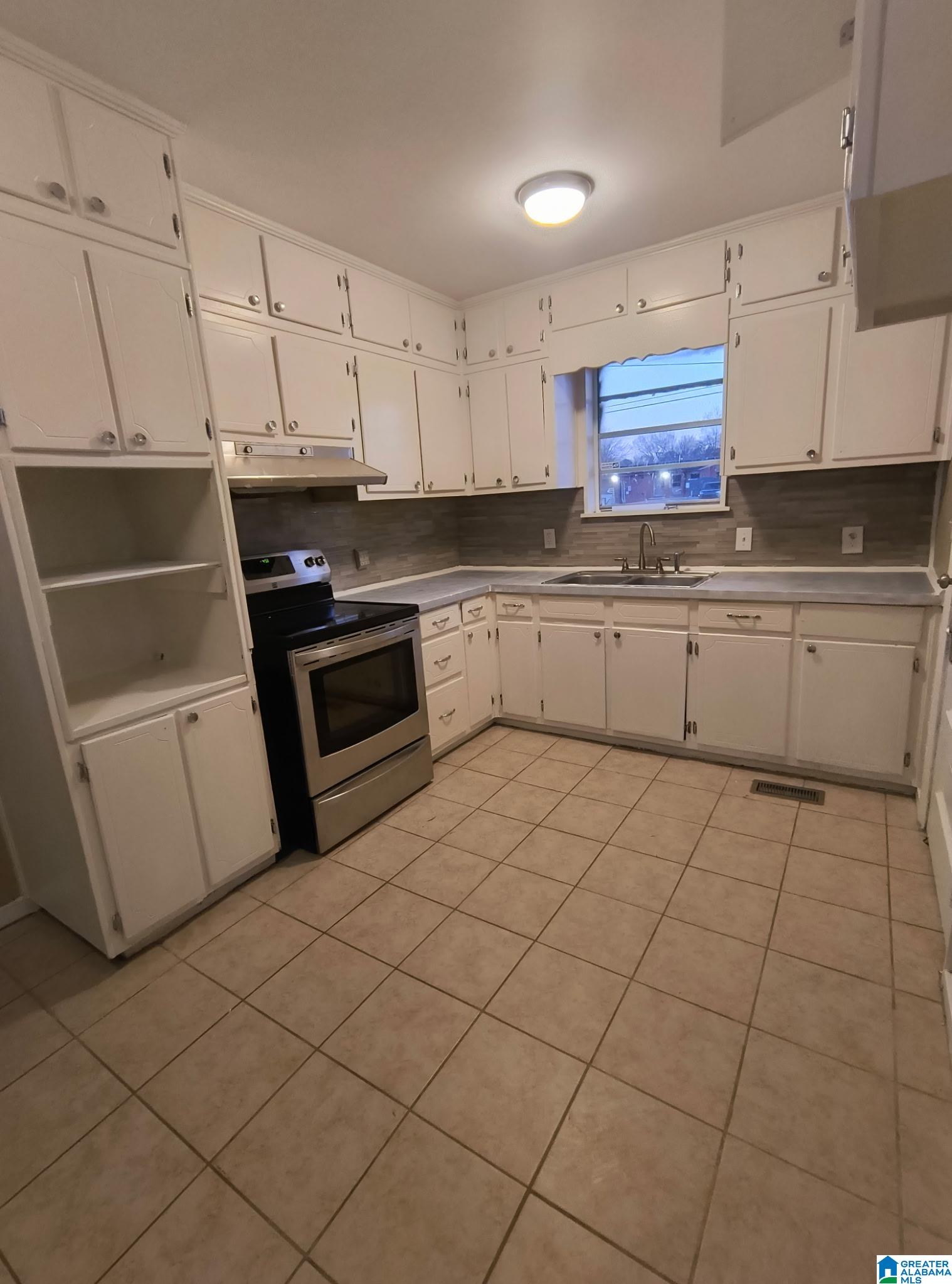 Homes for sale in Midfield, AL | 158 Woodward Road, Midfield, AL 35228 | MLS# 21428342