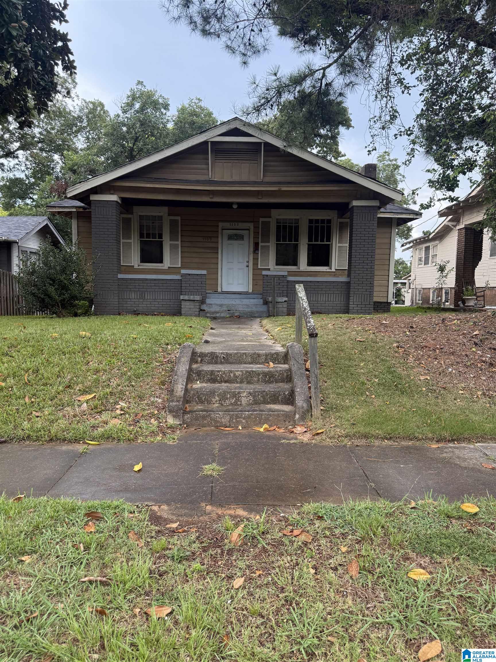 1109 8TH AVENUE W