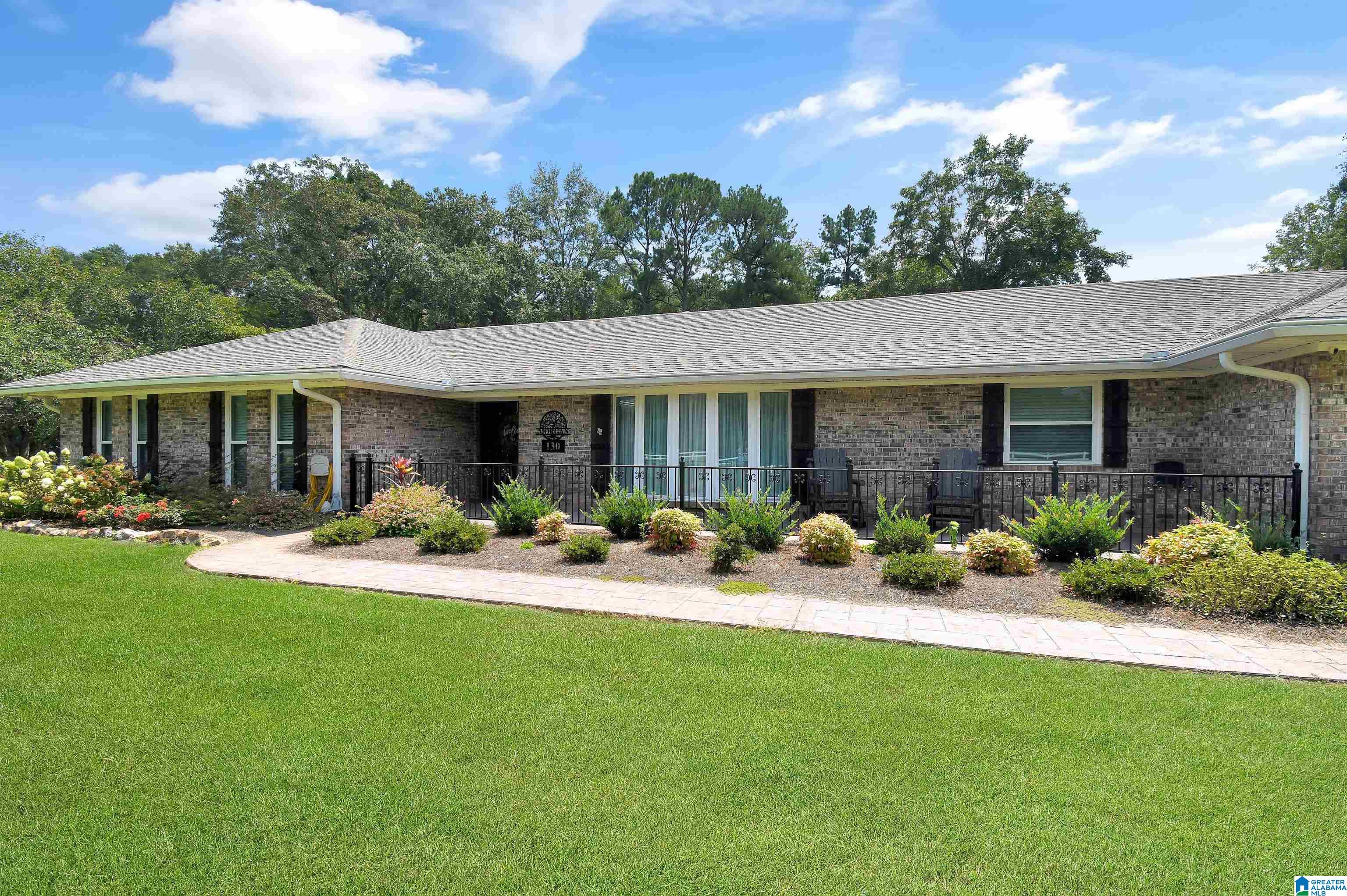 Homes for sale in Jemison, AL | 130 Pineview Dr, Jemison, AL 35085 | MLS# 21429283