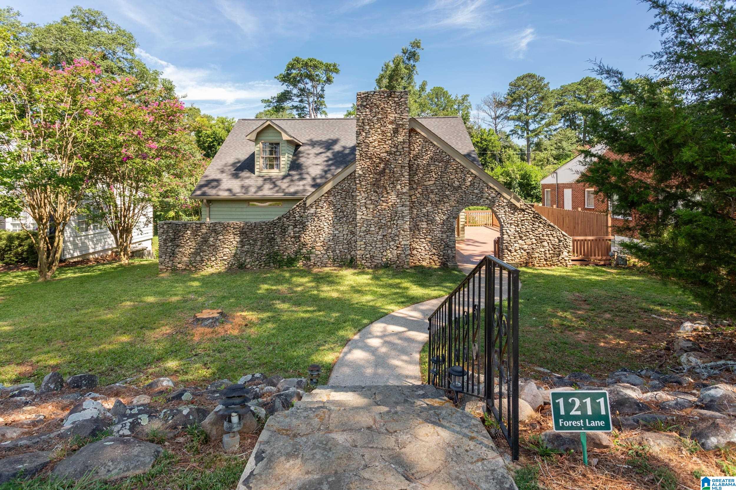1211 FOREST LANE