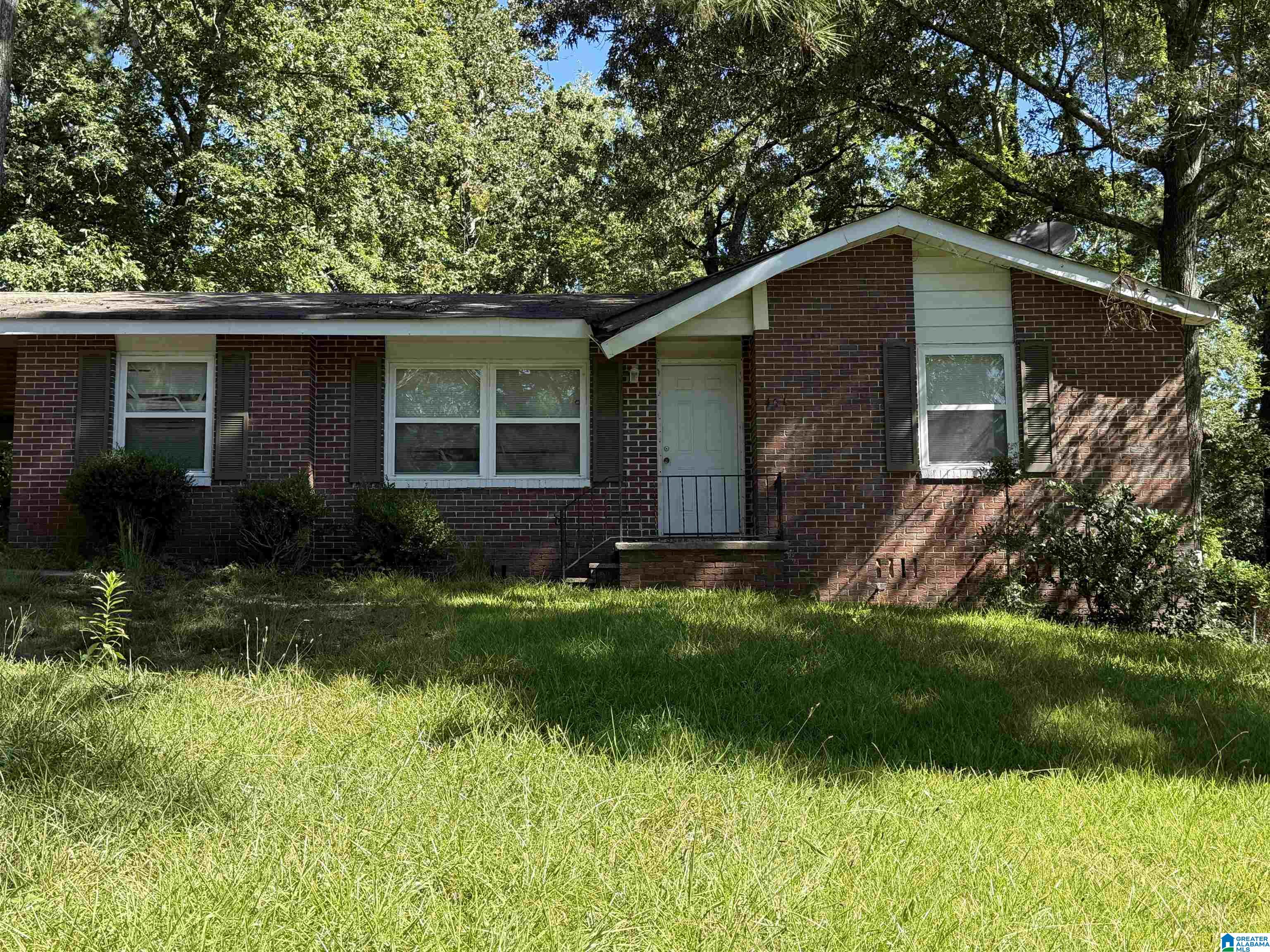 Homes for sale in Center Point, AL | 424 13th Court Nw, Center Point, AL 35215 | MLS# 21429557