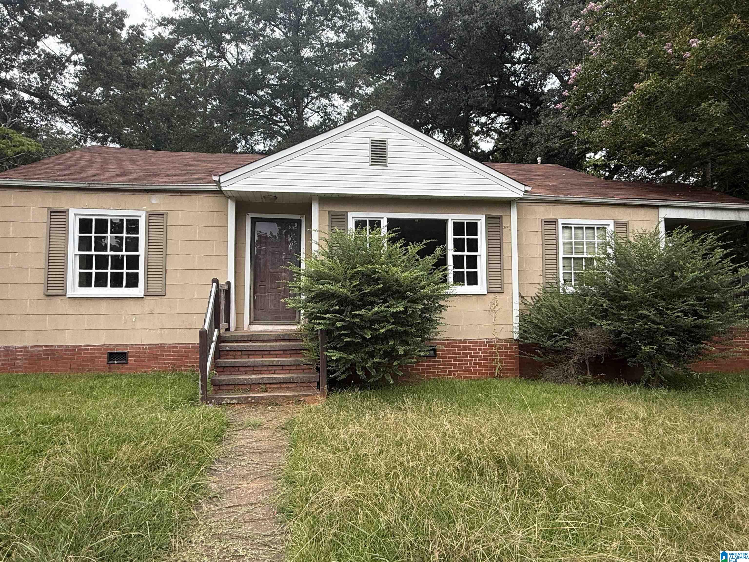 Homes for sale in Hueytown, AL | 1802 Devon Road, Hueytown, AL 35023 | MLS# 21429559