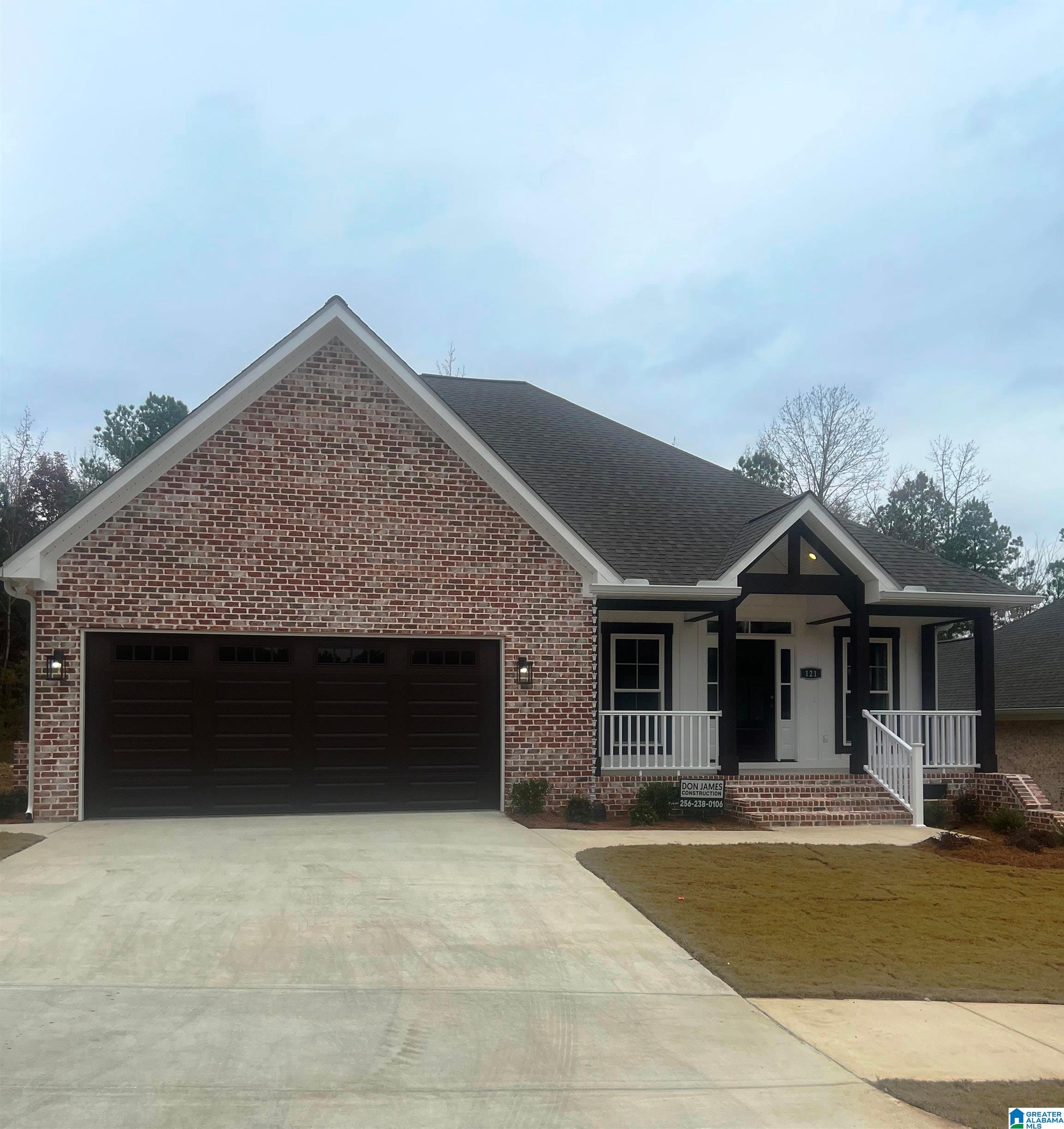 Homes for sale in Anniston, AL | 121 Village Circle, Anniston, AL 36207 | MLS# 21429853