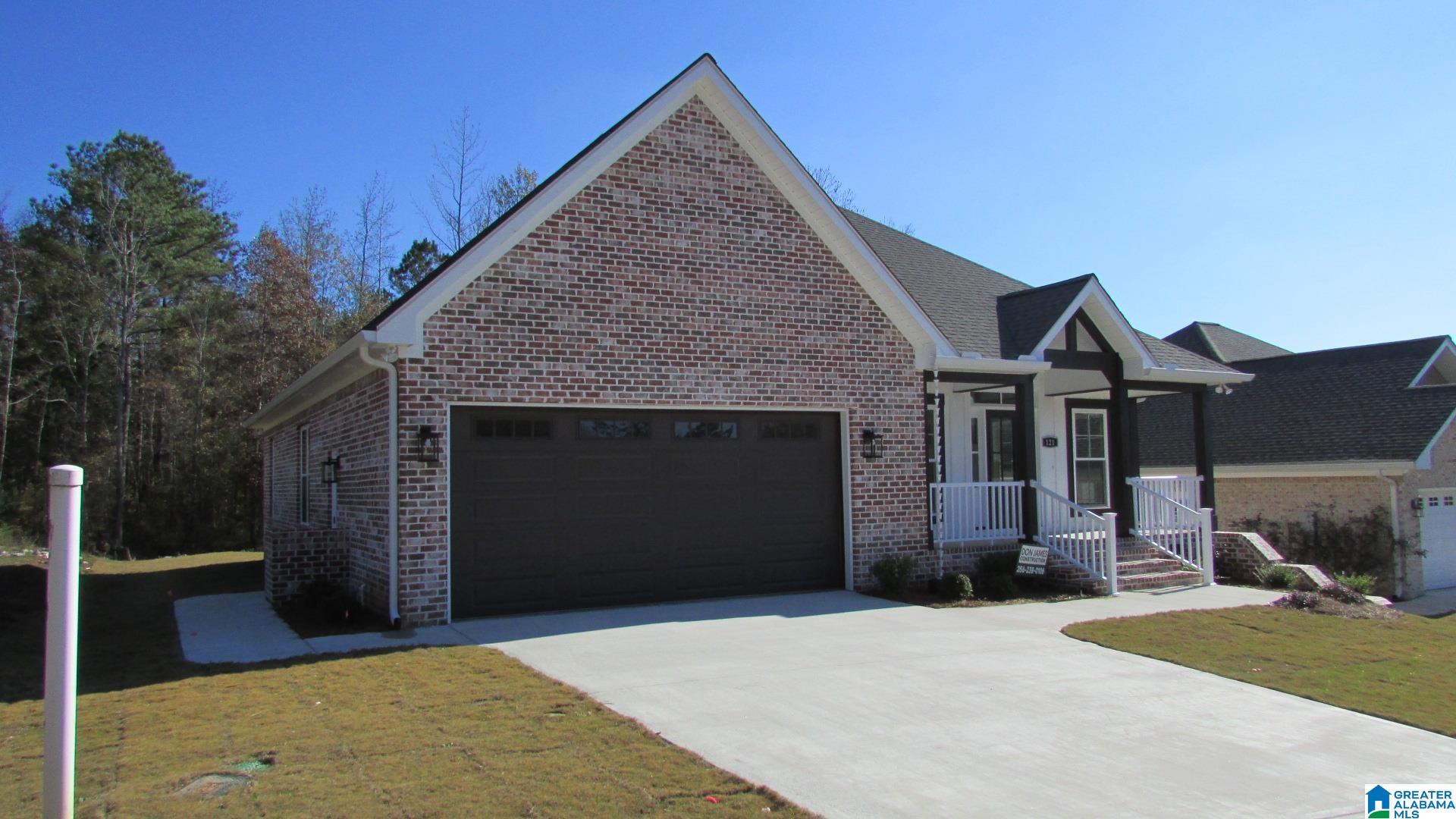 Homes for sale in Anniston, AL | 121 Village Circle, Anniston, AL 36207 | MLS# 21429853