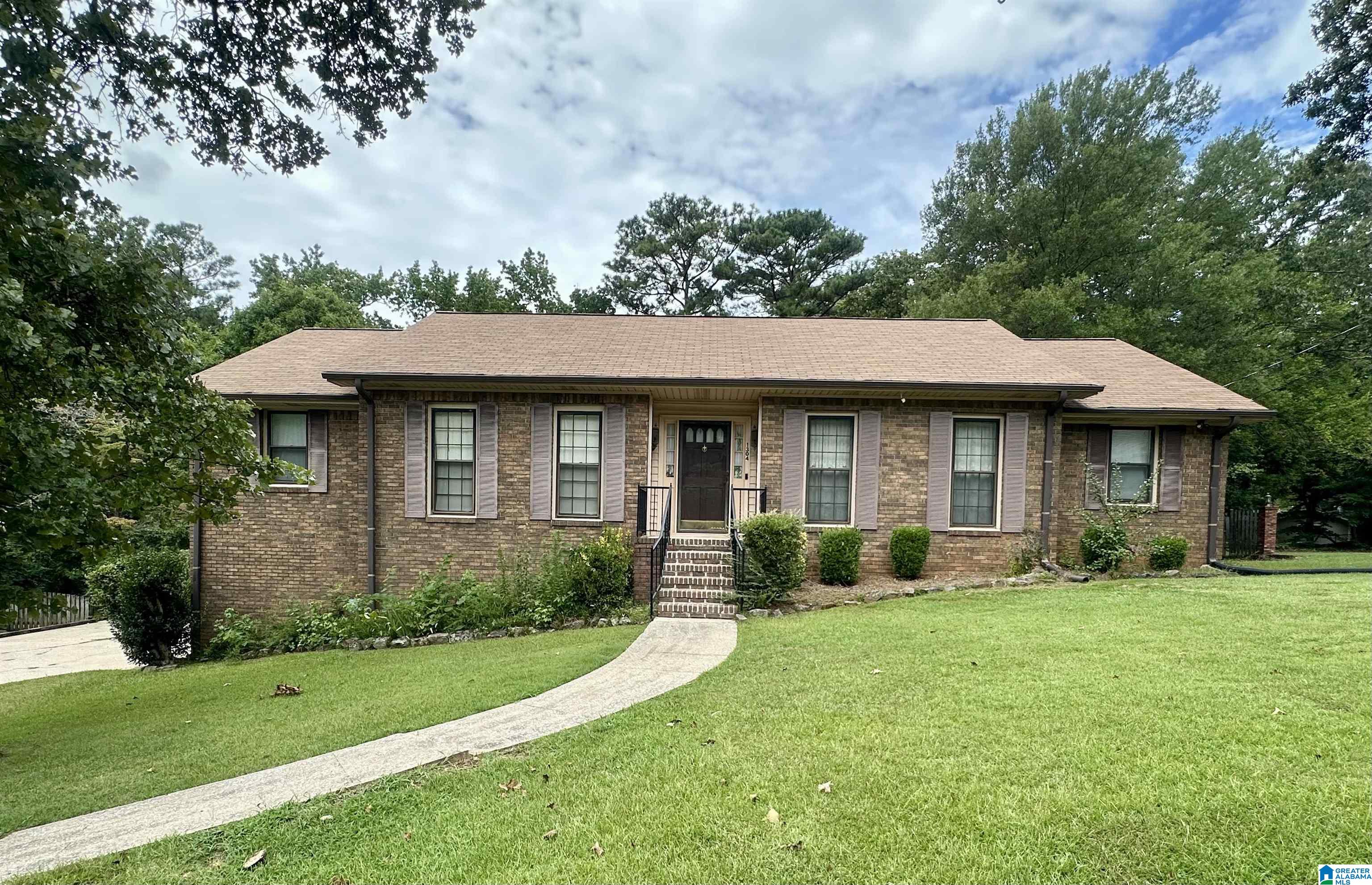 1304 STONEHEDGE DRIVE