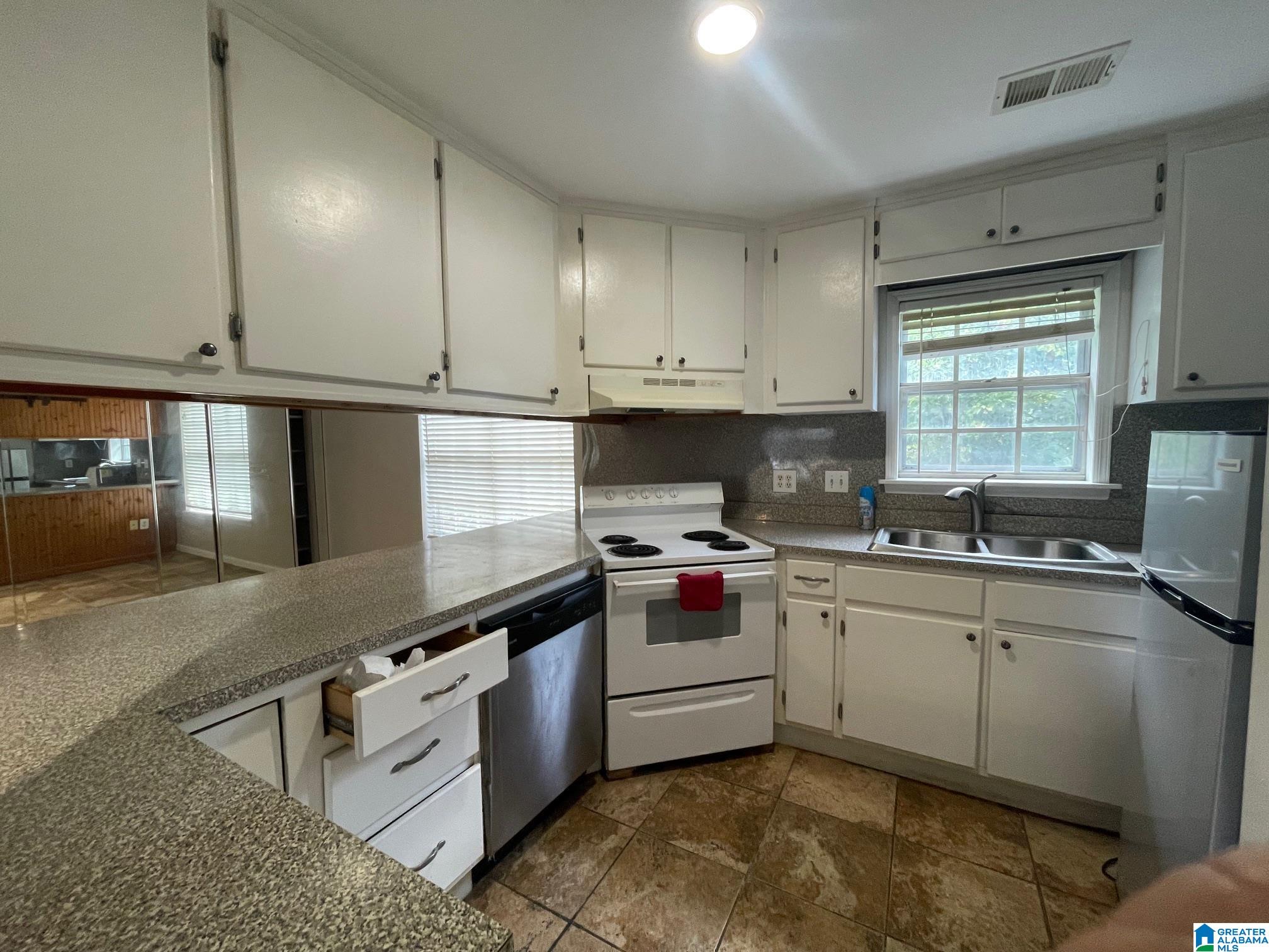 Homes for sale in Vestavia Hills, AL | 2060 Montreat Dr #D, Vestavia Hills, AL 35216 | MLS# 21430017