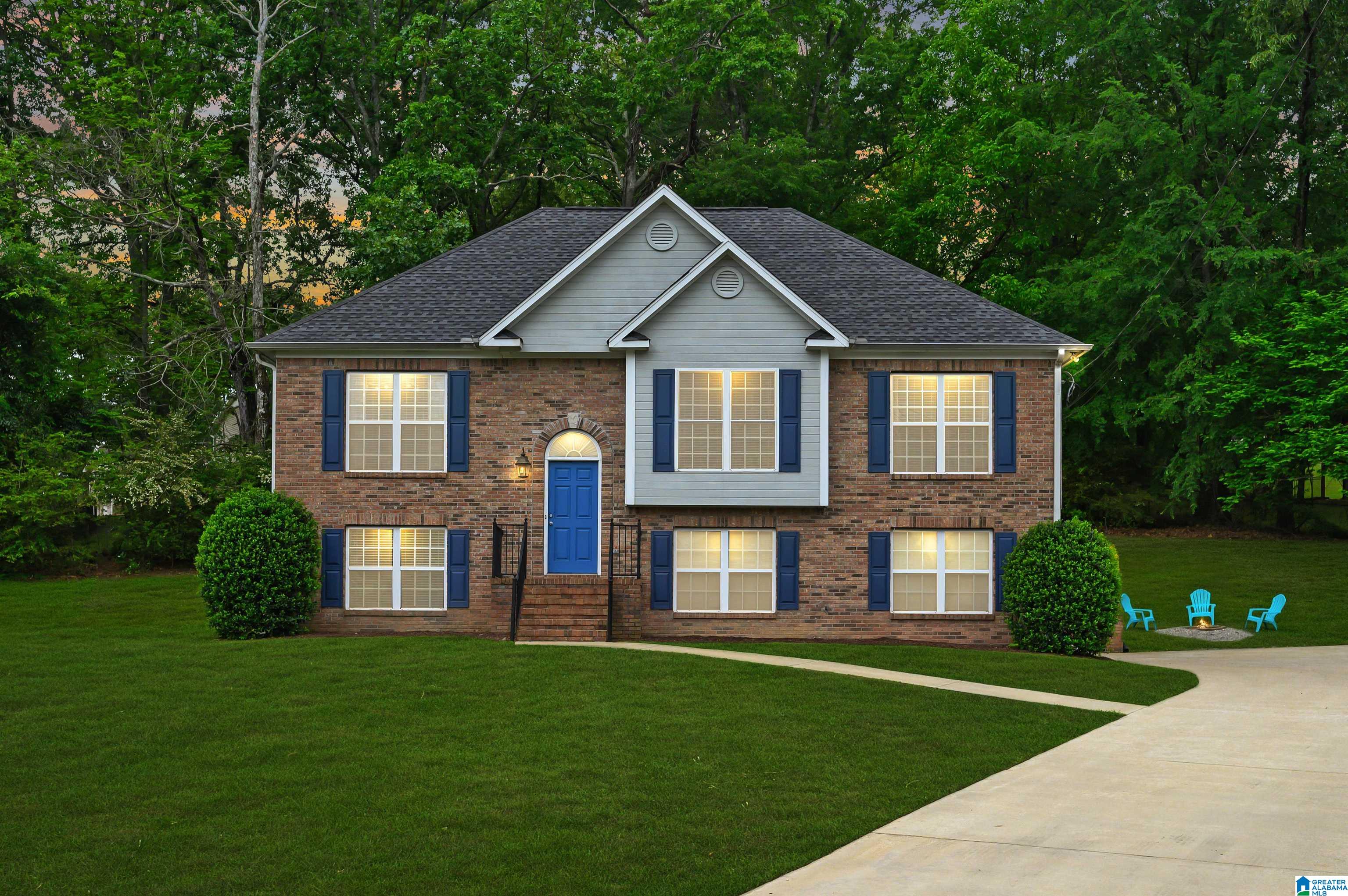 1015 HICKORY CIRCLE