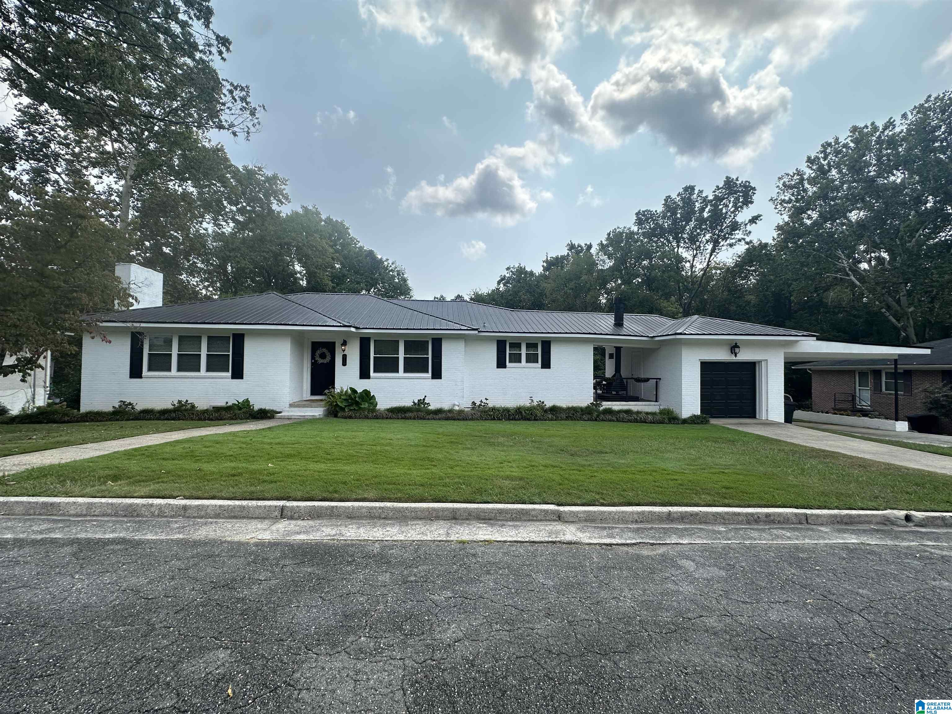 Homes for sale in Gadsden, AL | 916 Edgewood Dr, Gadsden, AL 35901 | MLS# 21430828