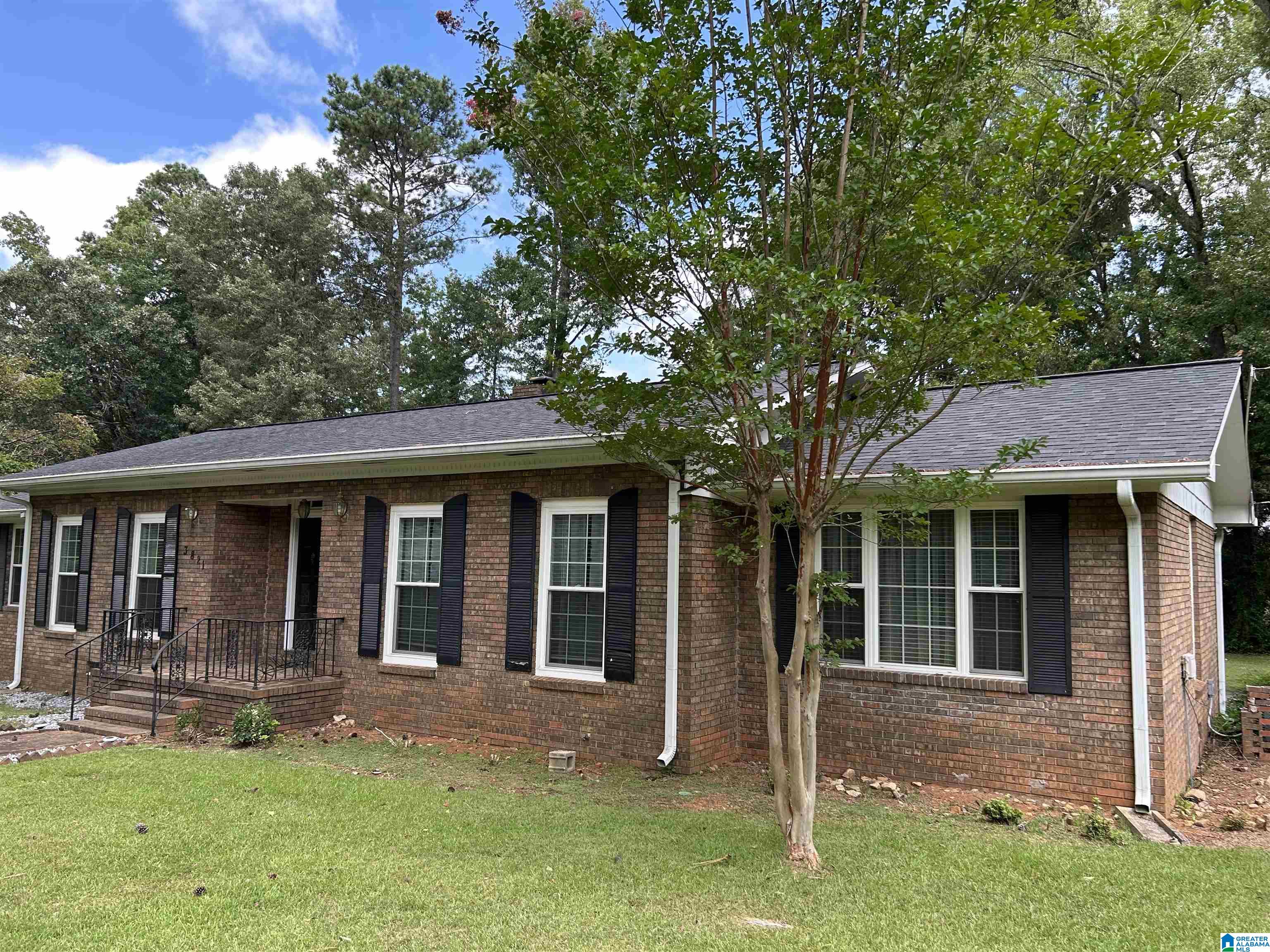 3821 KNOLLWOOD DRIVE