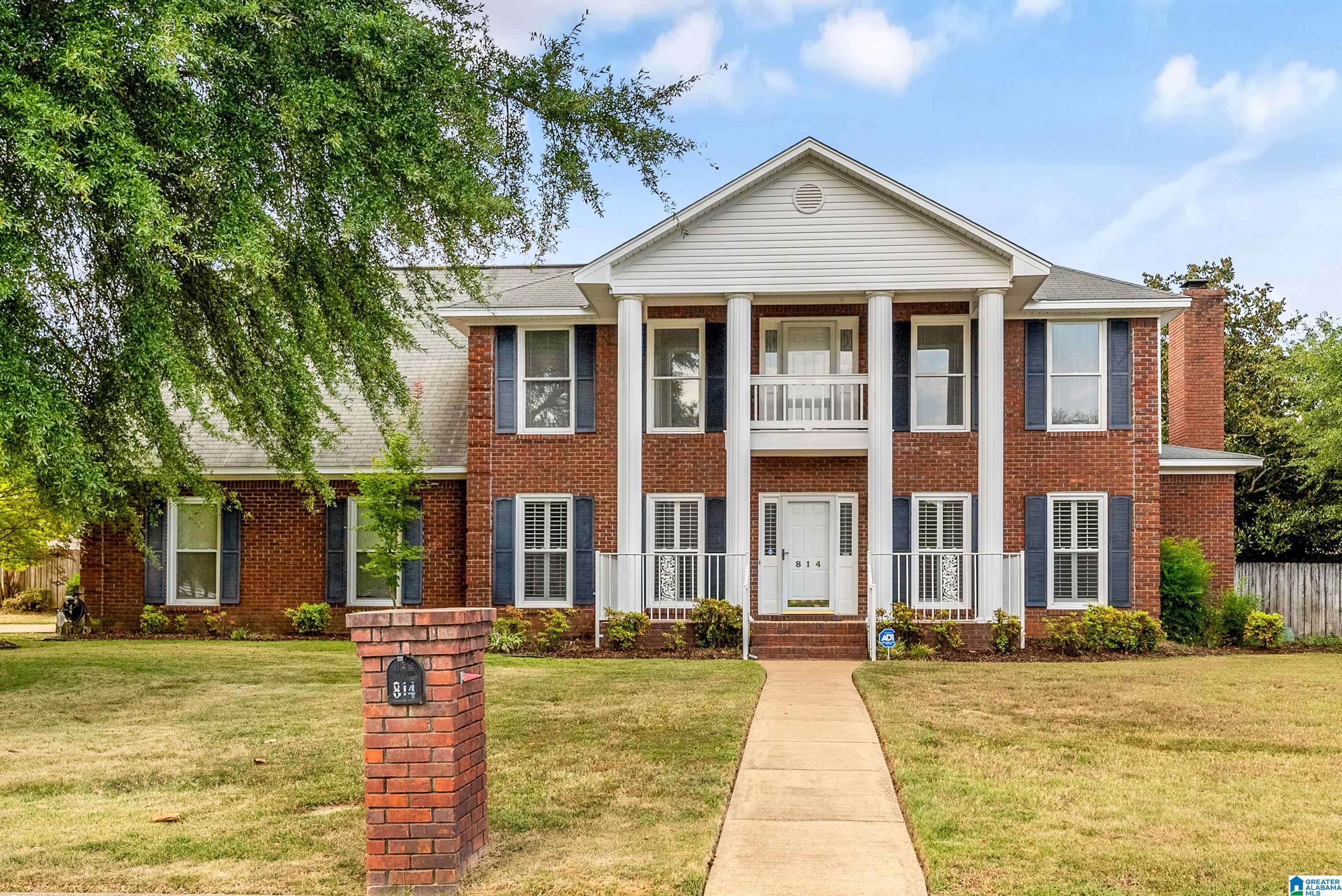 814 AMBERWOOD DRIVE