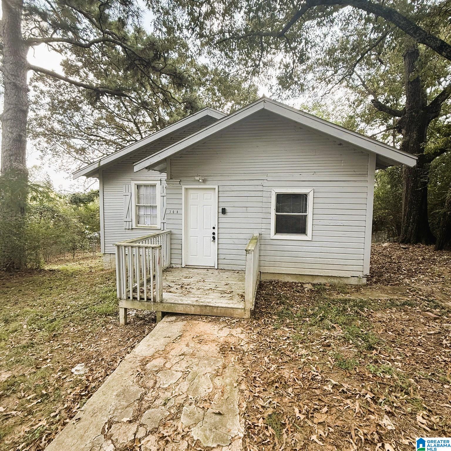 Homes for sale in Adamsville, AL | 308 Cedar Circle, Adamsville, AL 35005 | MLS# 21431488