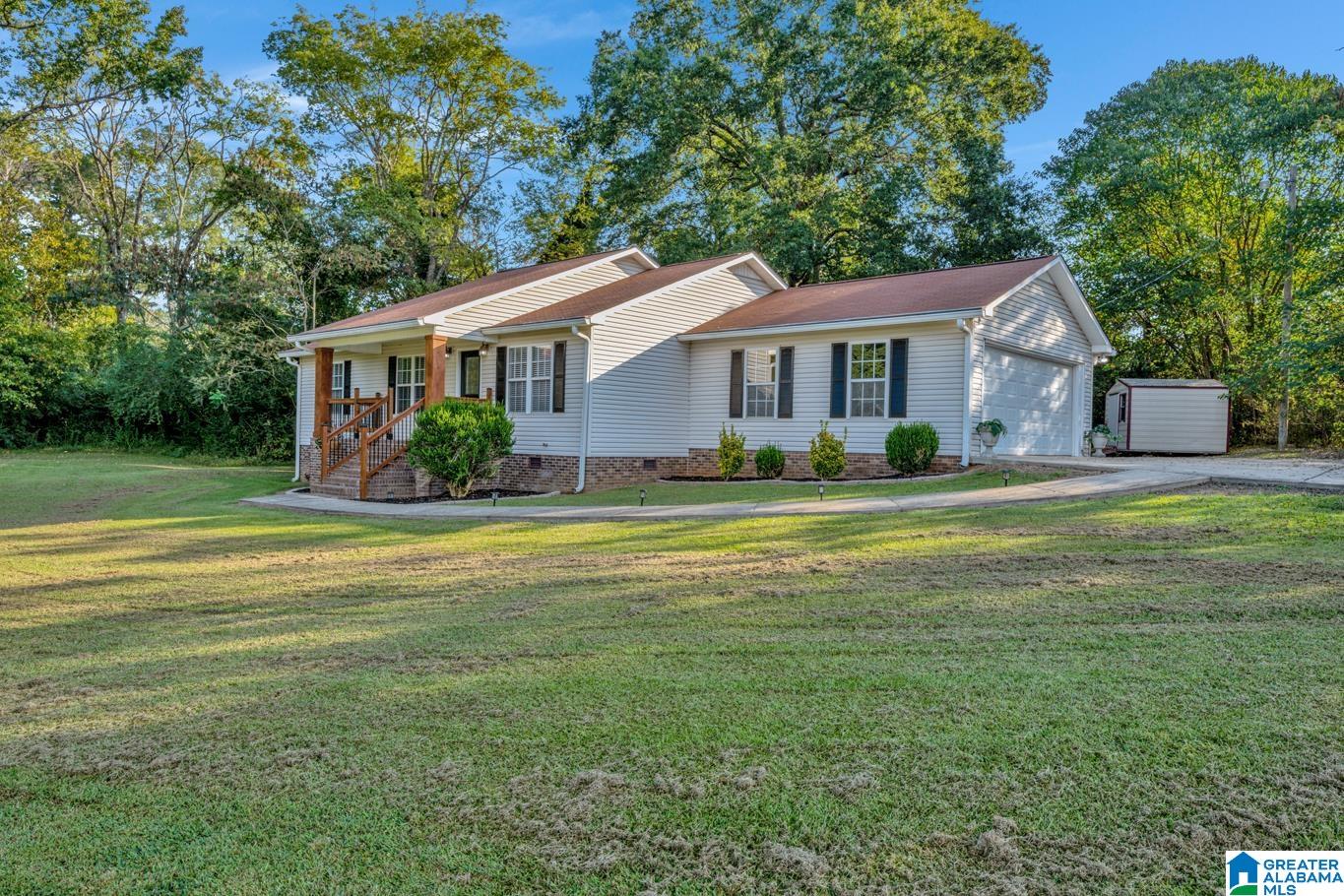 Homes for sale in Sumiton, AL | 20 1St Street N, Sumiton, AL 35148 | MLS# 21431535