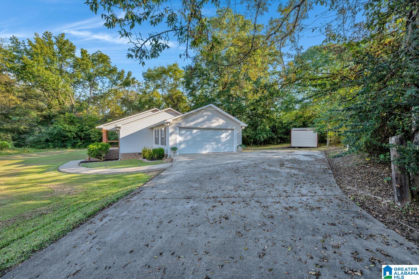 Homes for sale in Sumiton, AL | 20 1St Street N, Sumiton, AL 35148 | MLS# 21431535
