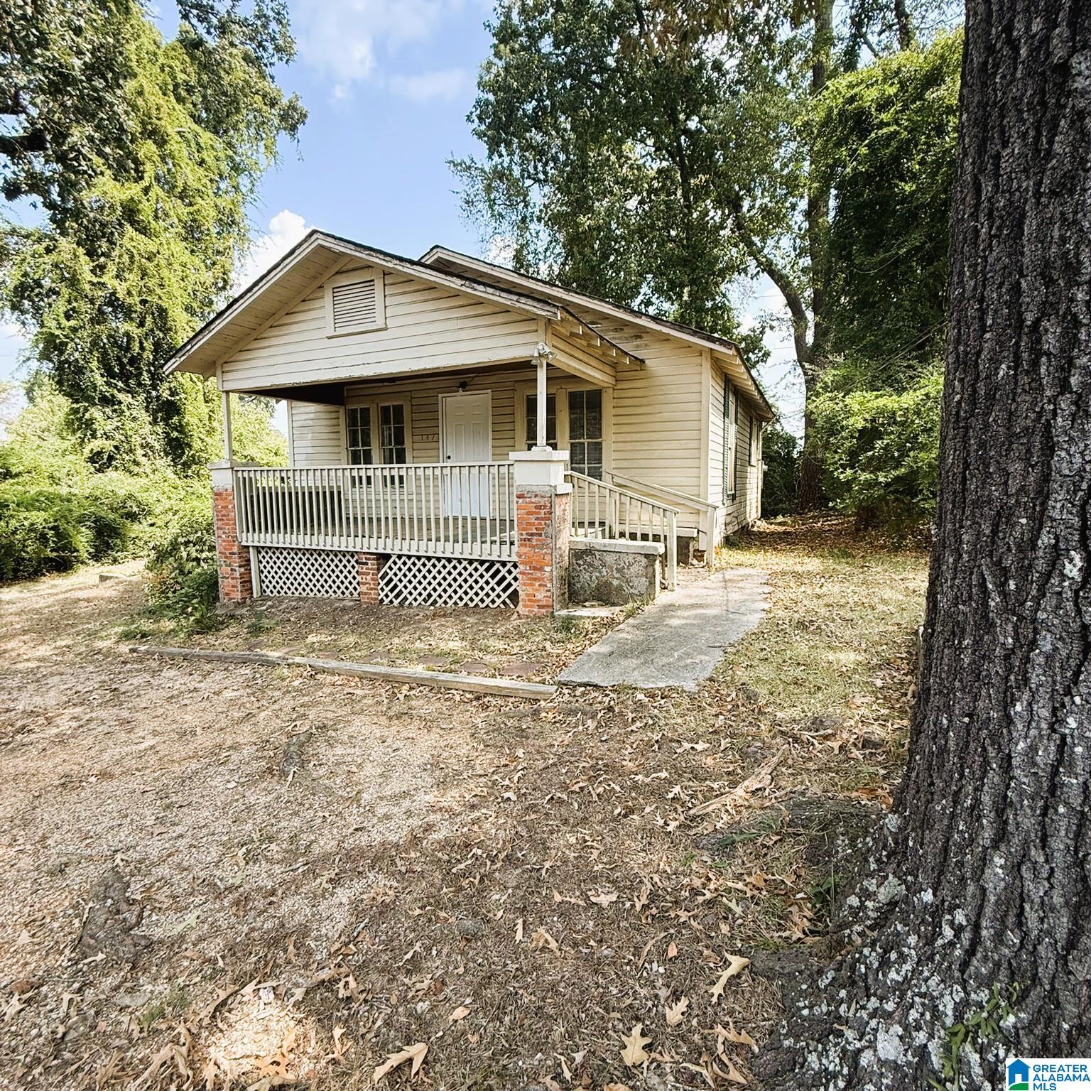 Homes for sale in Hueytown, AL | 147 Wickstead Road, Hueytown, AL 35023 | MLS# 21431576