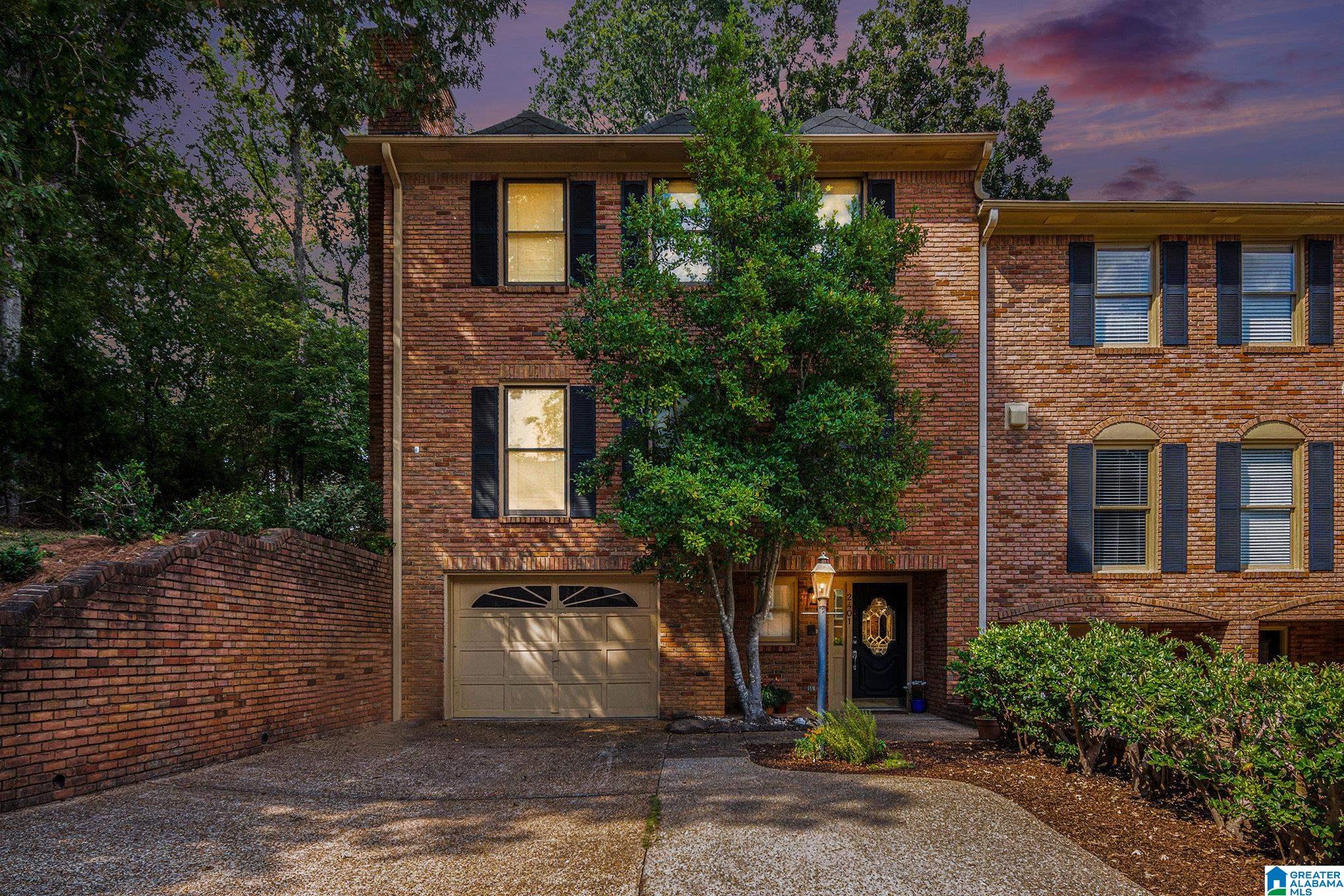 2401 RICHELIEU LANE