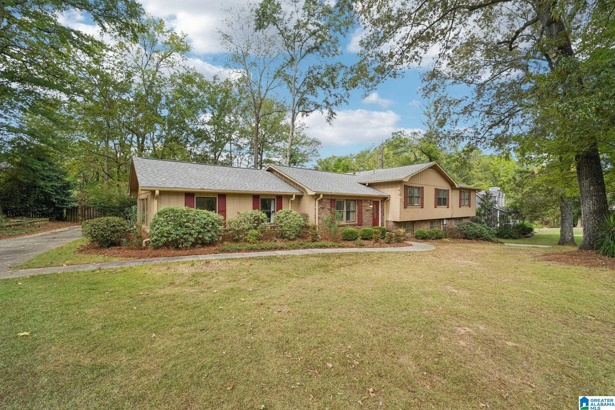 767 DOGWOOD CIRCLE