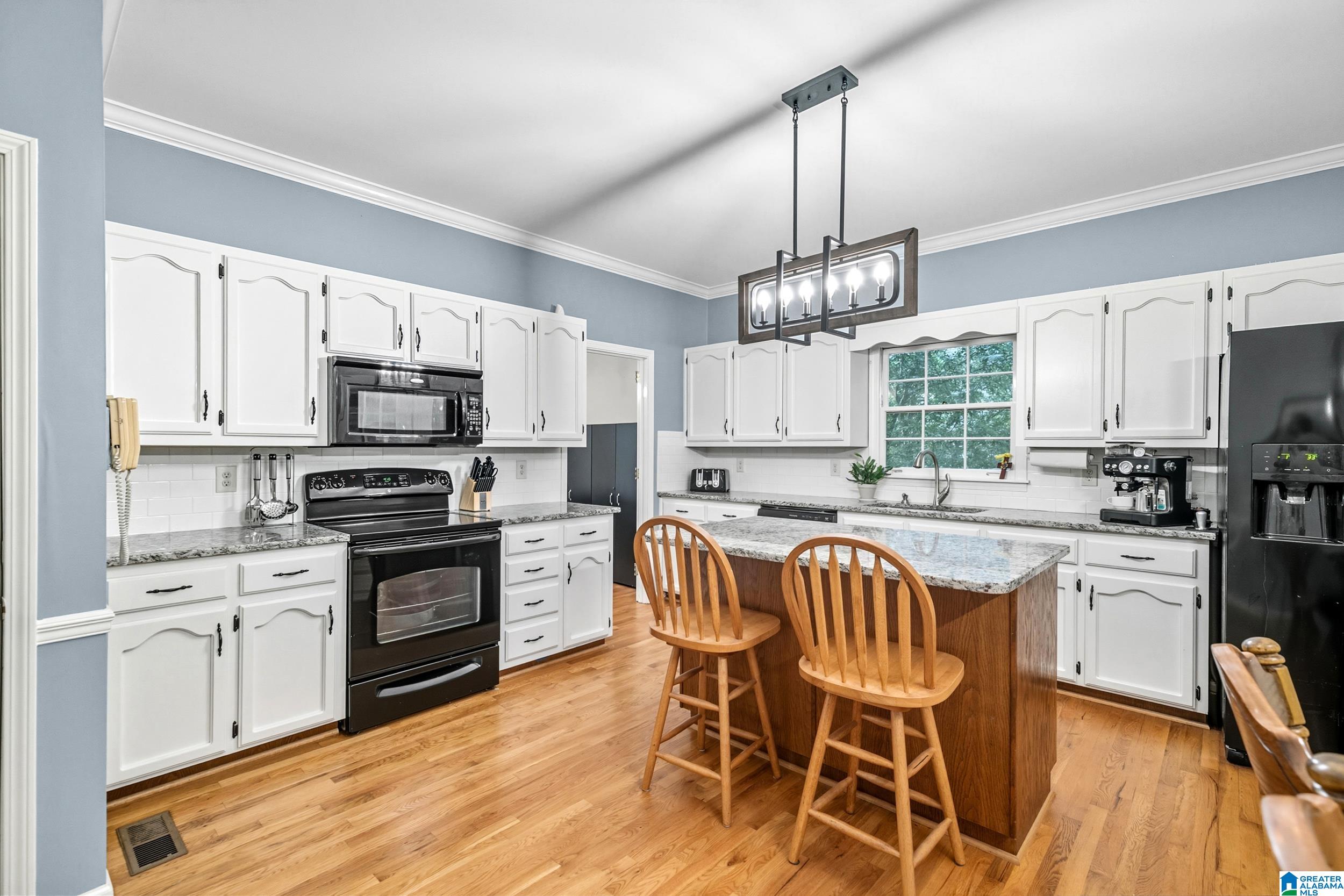 Homes for sale in Hoover, AL | 5047 Linwood Dr, Hoover, AL 35244 | MLS# 21431877