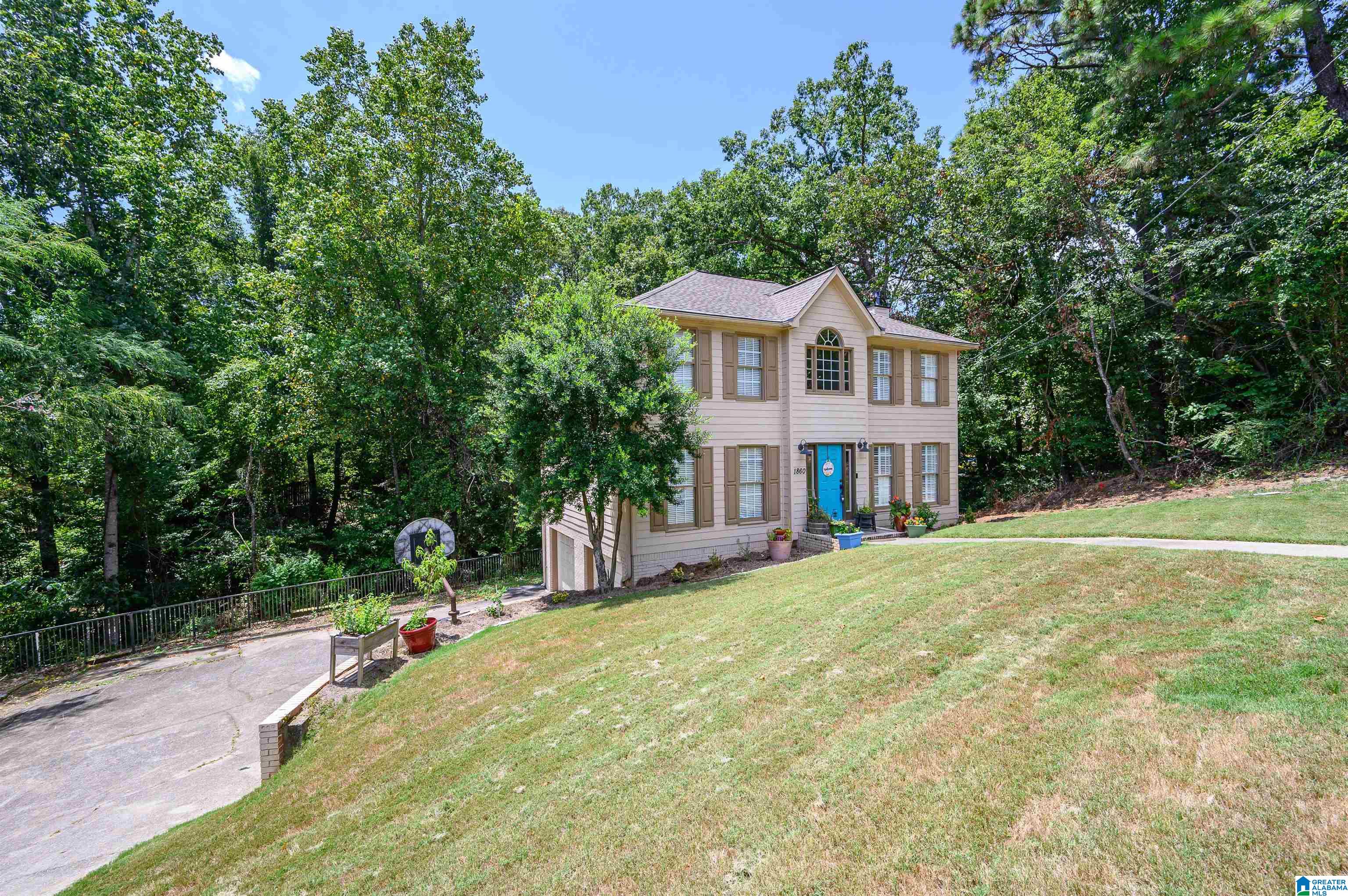 Homes for sale in Hoover, AL | 1860 Russet Hill Circle, Hoover, AL 35244 | MLS# 21432195