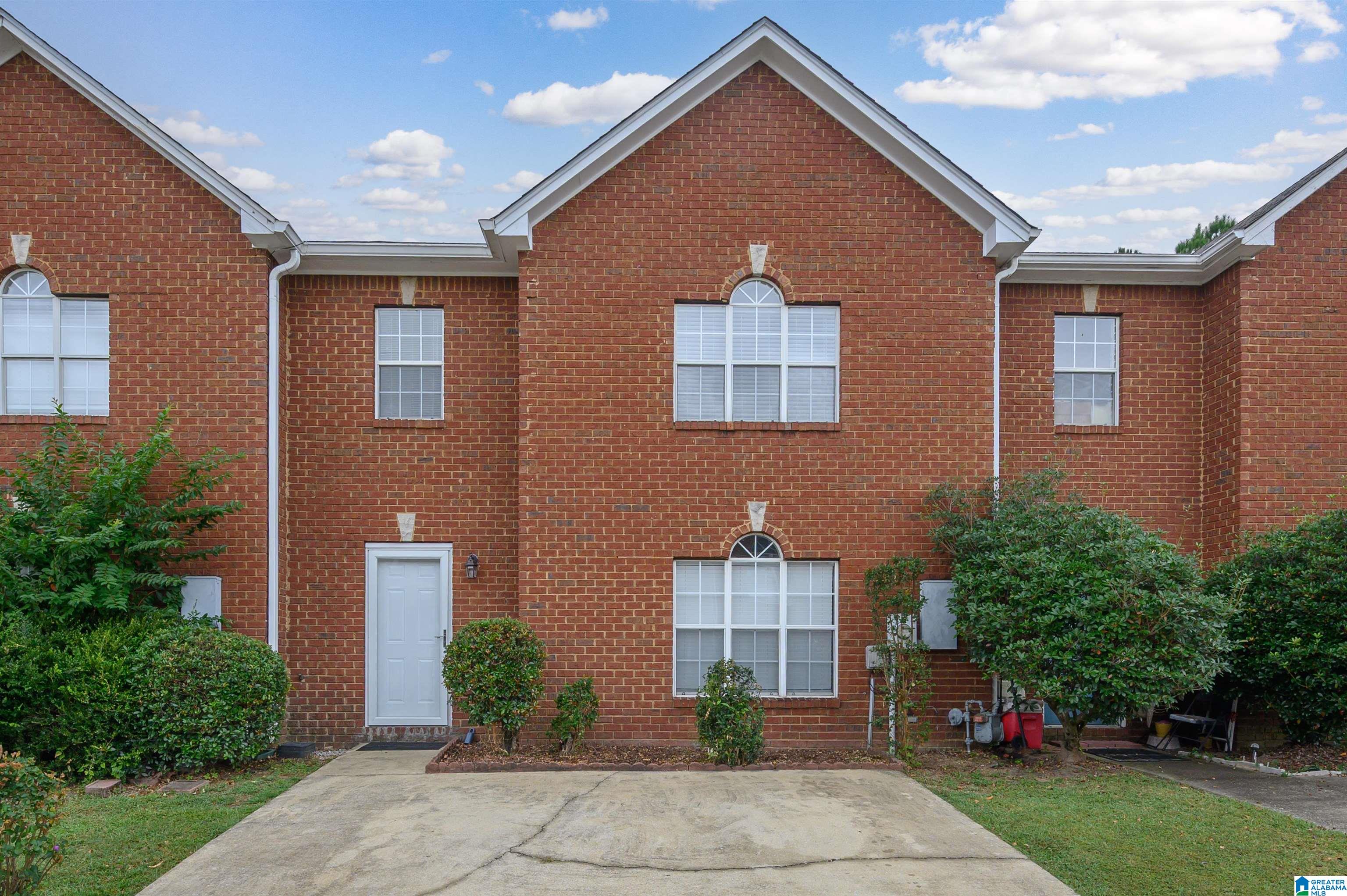 Homes for sale in Alabaster, AL | 644 Treymoor Lake Circle, Alabaster, AL 35007 | MLS# 21432389