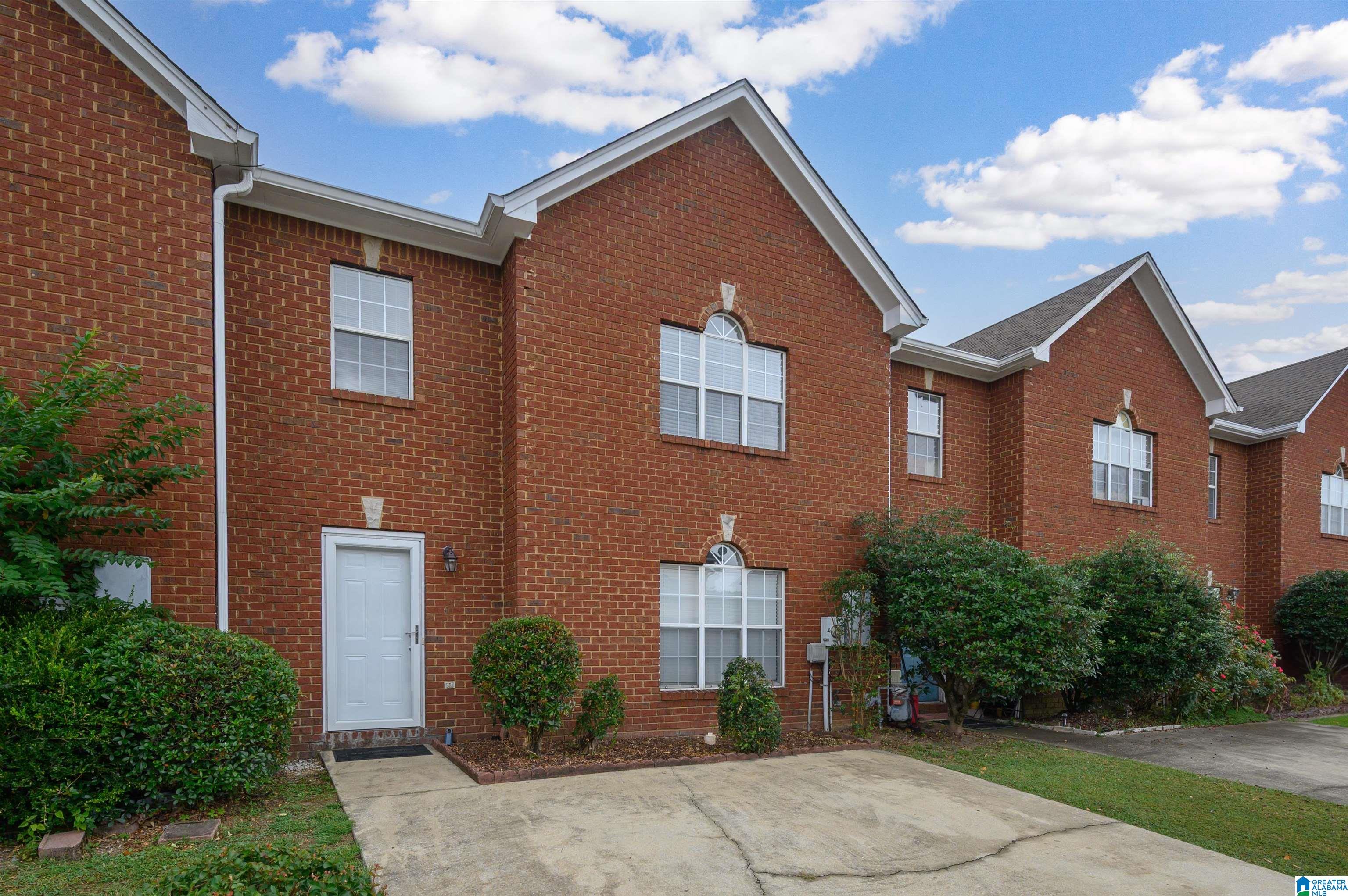 Homes for sale in Alabaster, AL | 644 Treymoor Lake Circle, Alabaster, AL 35007 | MLS# 21432389