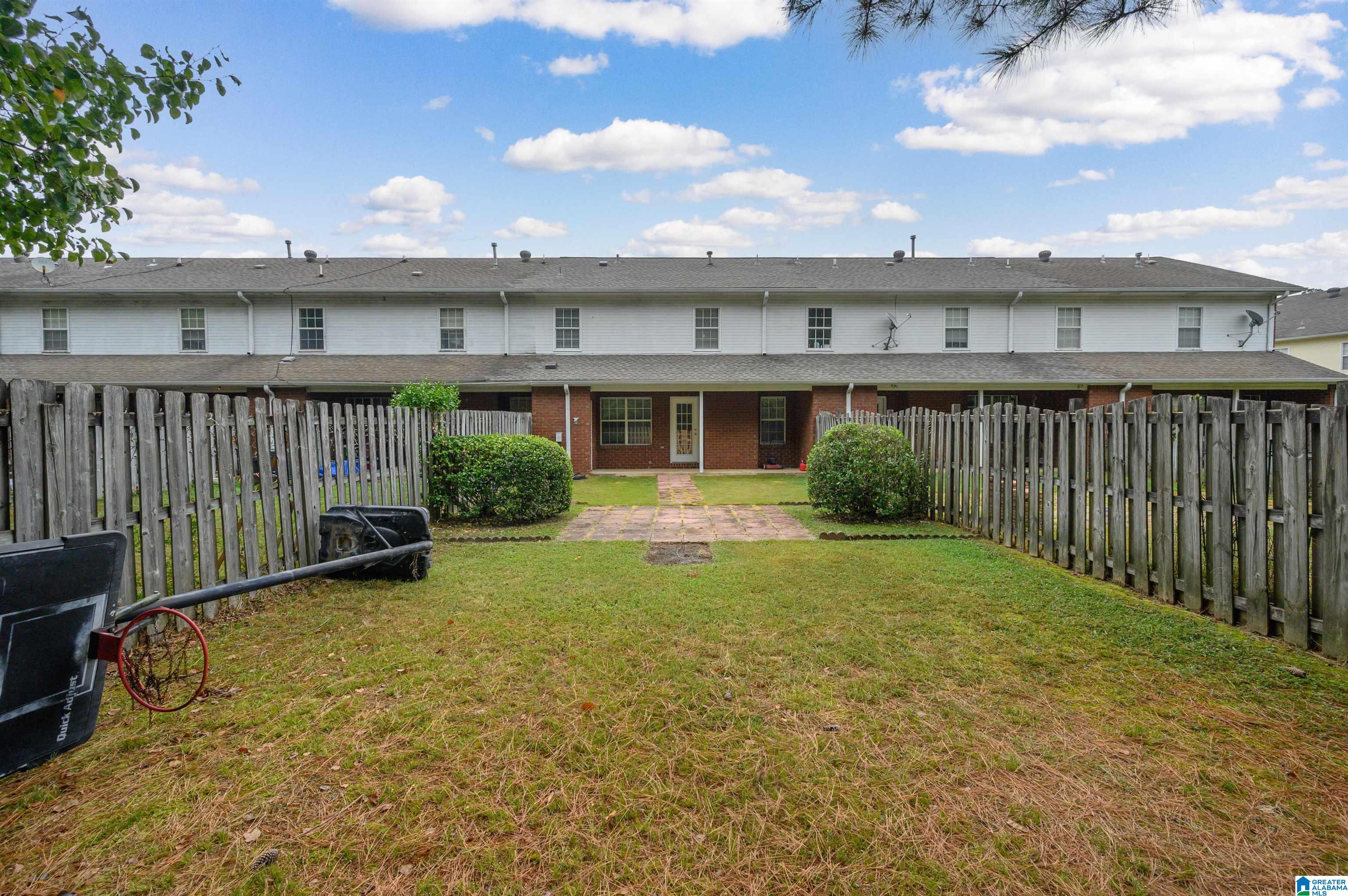 Homes for sale in Alabaster, AL | 644 Treymoor Lake Circle, Alabaster, AL 35007 | MLS# 21432389