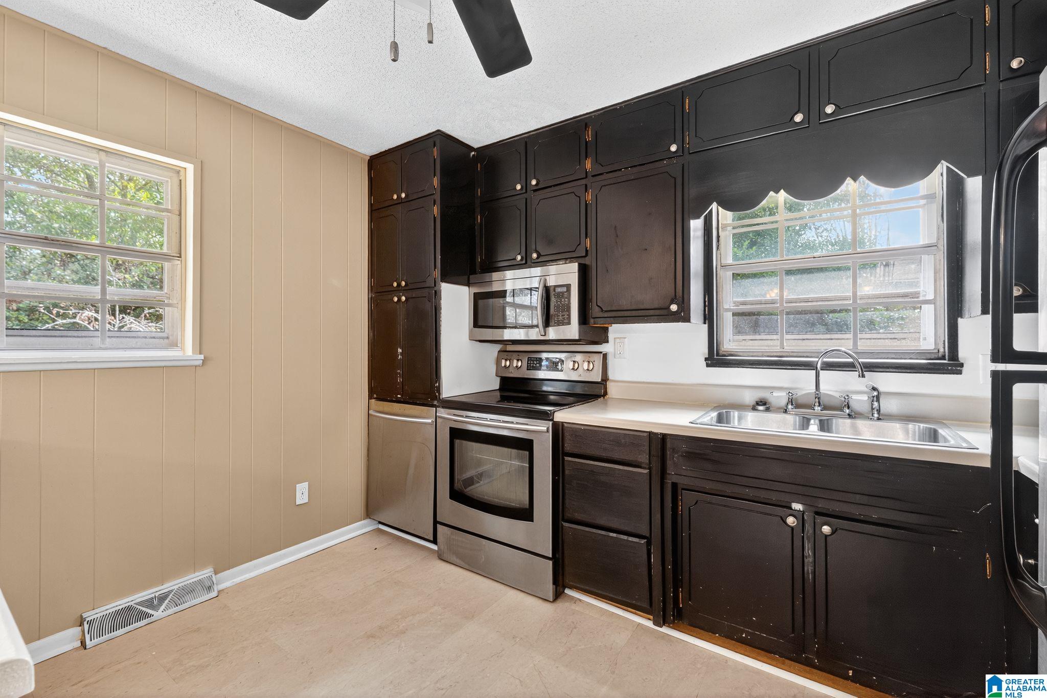 Homes for sale in Center Point, AL | 316 25Th Avenue Nw, Center Point, AL 35215 | MLS# 21432474