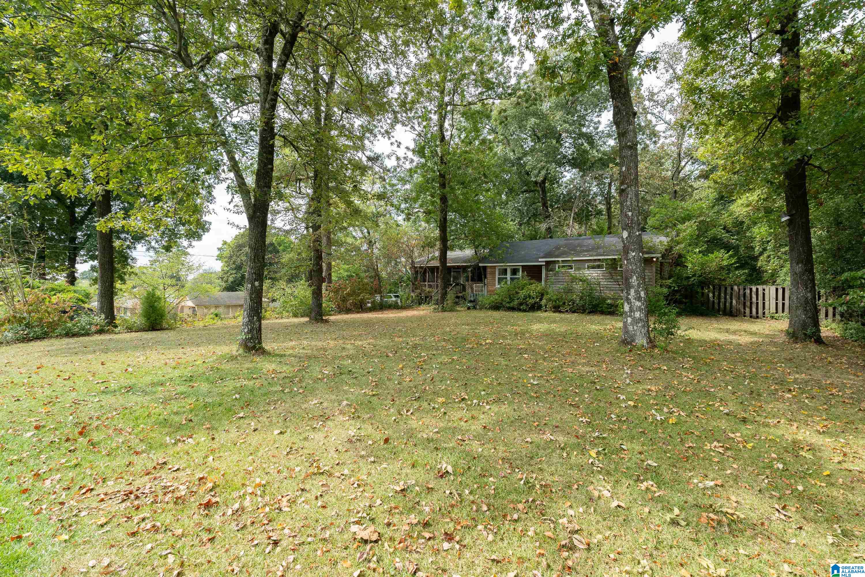 900 OAKLAWN DRIVE