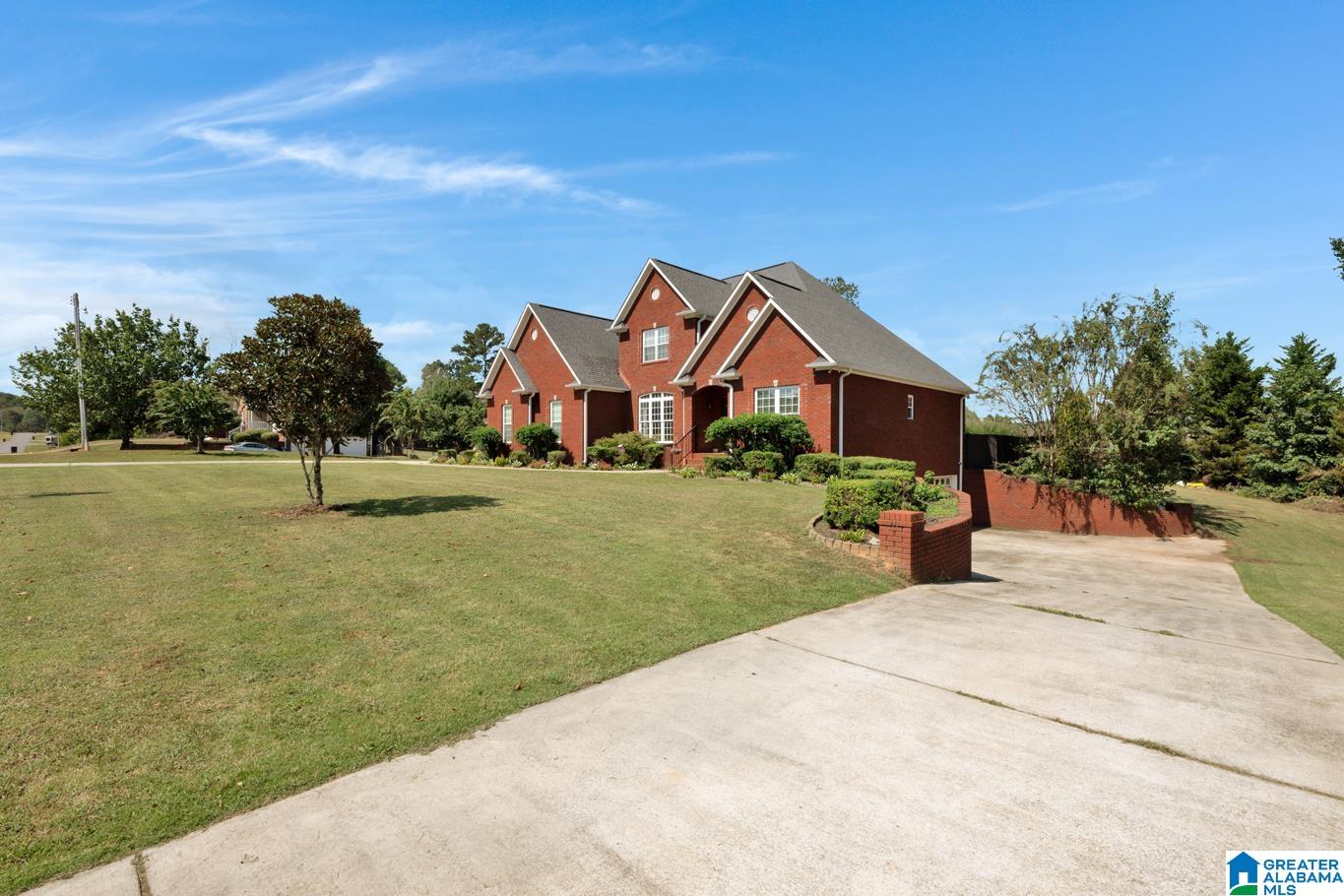 610 MAGNOLIA CIRCLE