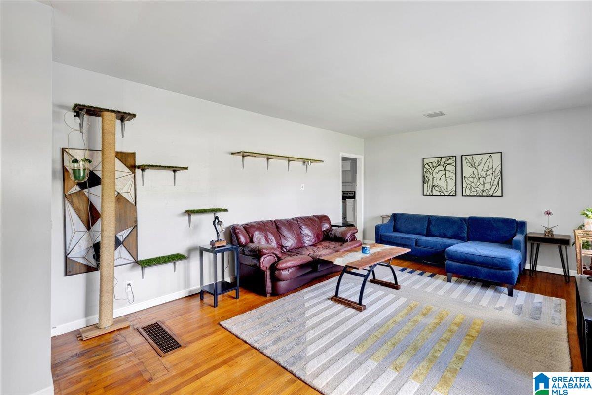 Homes for sale in Hueytown, AL | 1133 Hueytown Road, Hueytown, AL 35023 | MLS# 21432764