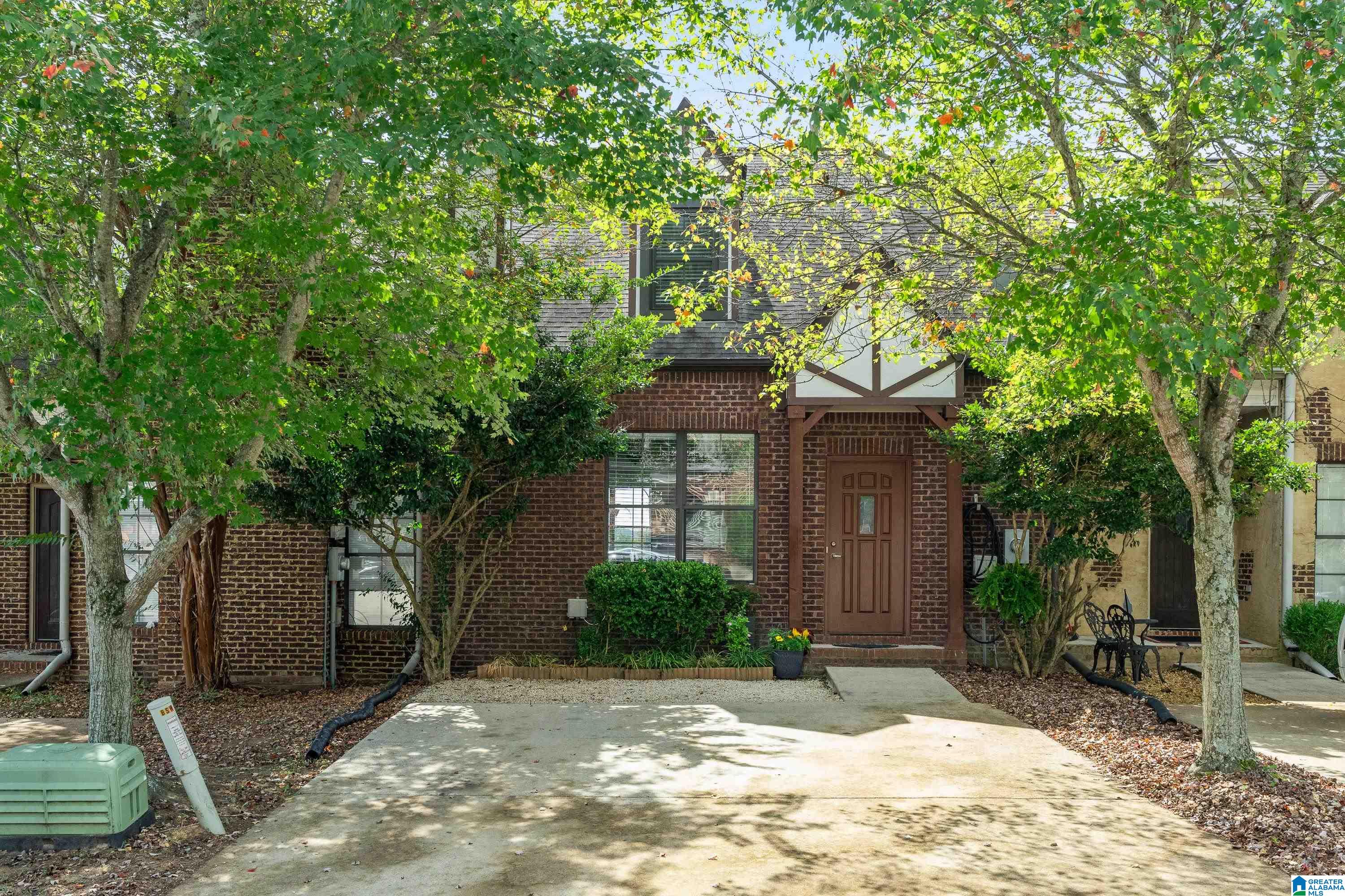 2261 RIDGEMONT DRIVE