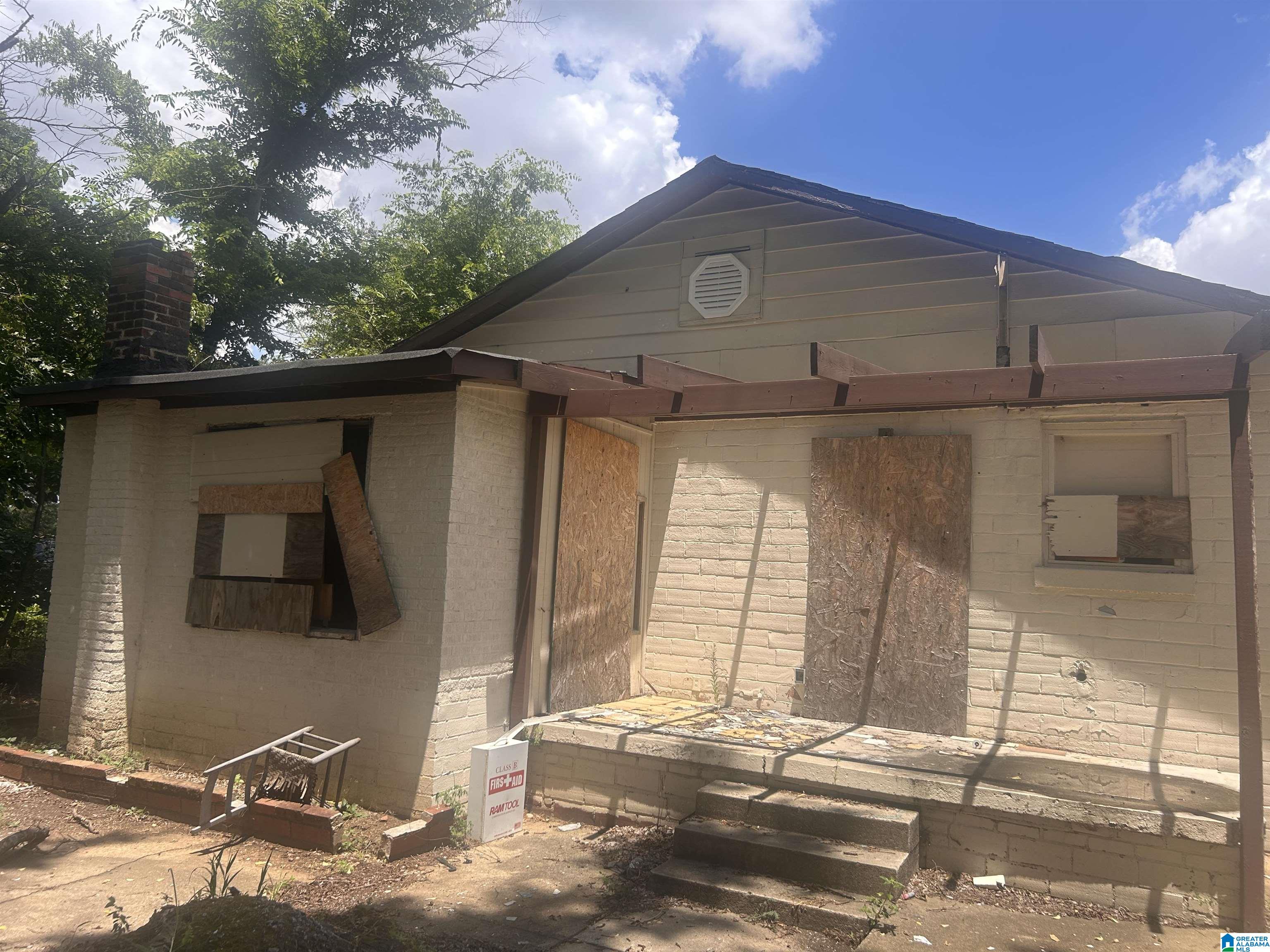 Homes for sale in Birmingham, AL | 528 1St Street Sw, Birmingham, AL 35211 | MLS# 21433346