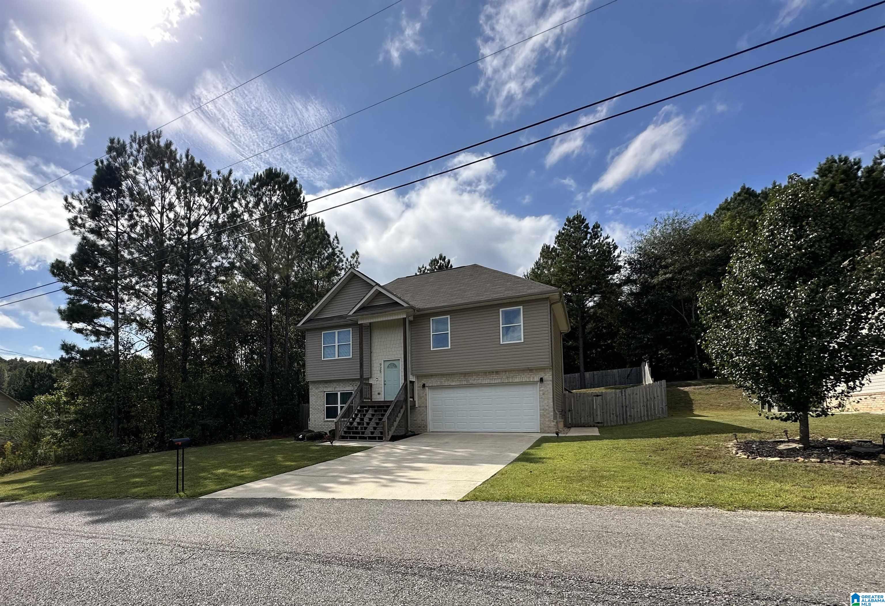 925 MOONLITE DRIVE