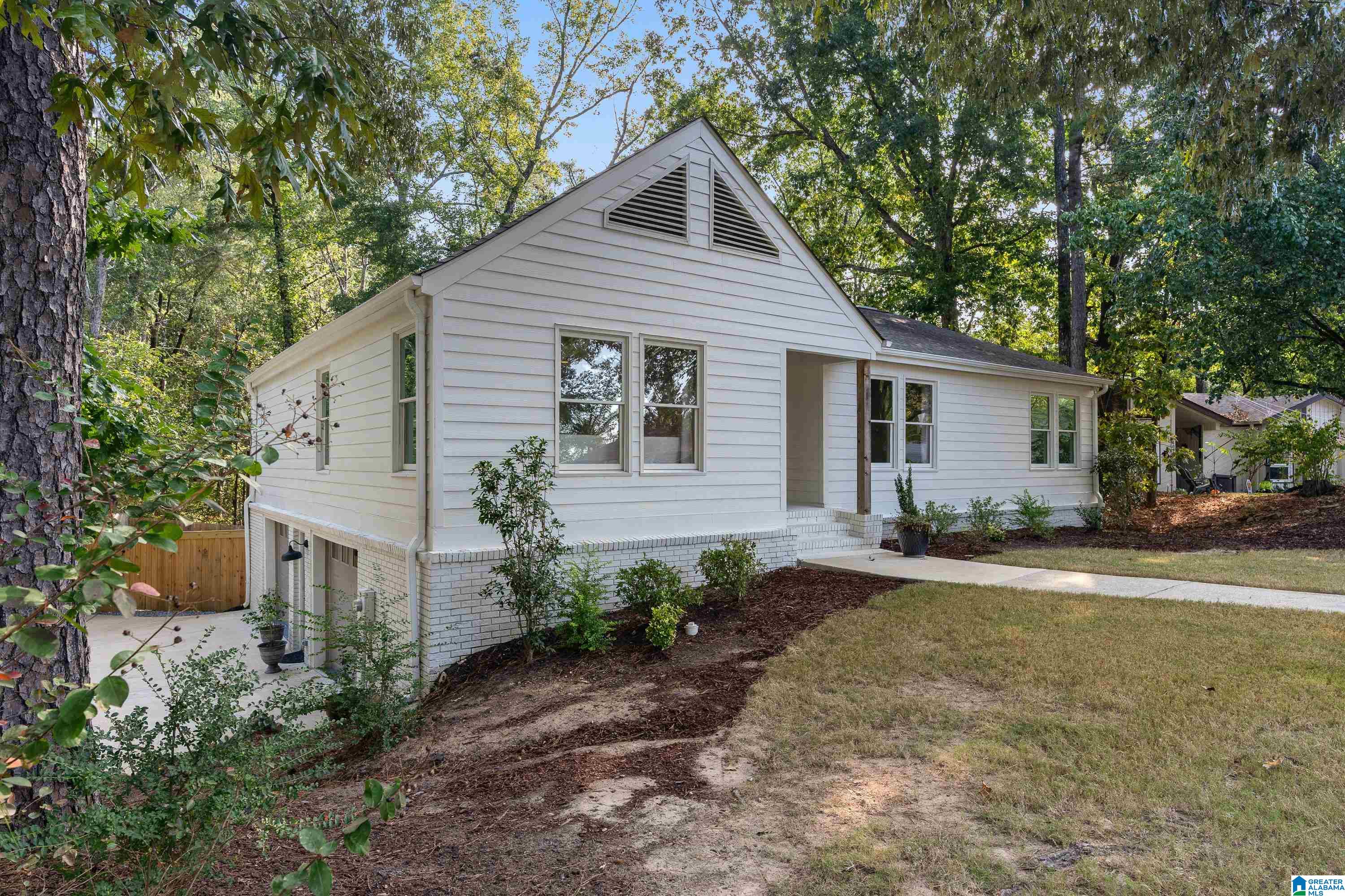 5185 SELKIRK DRIVE