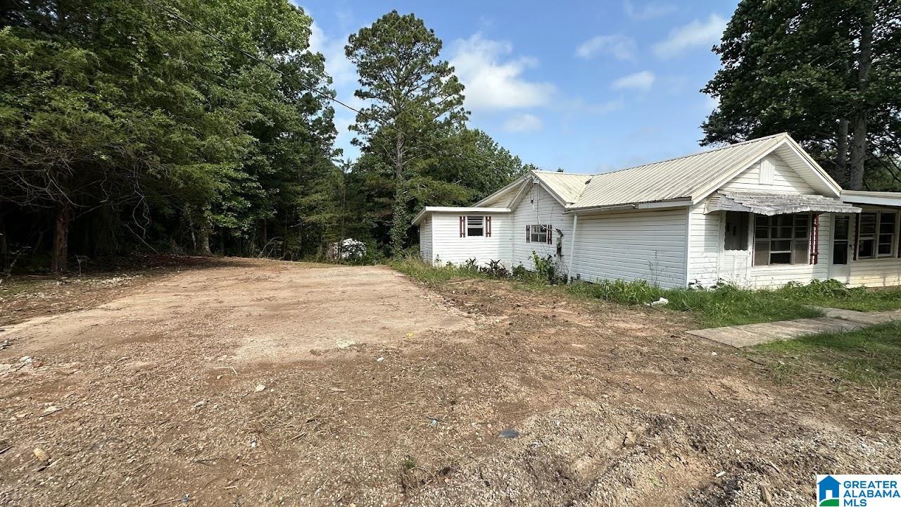 Homes for sale in Roanoke, AL | 1565 County Road 61, Roanoke, AL 36274 | MLS# 21433850