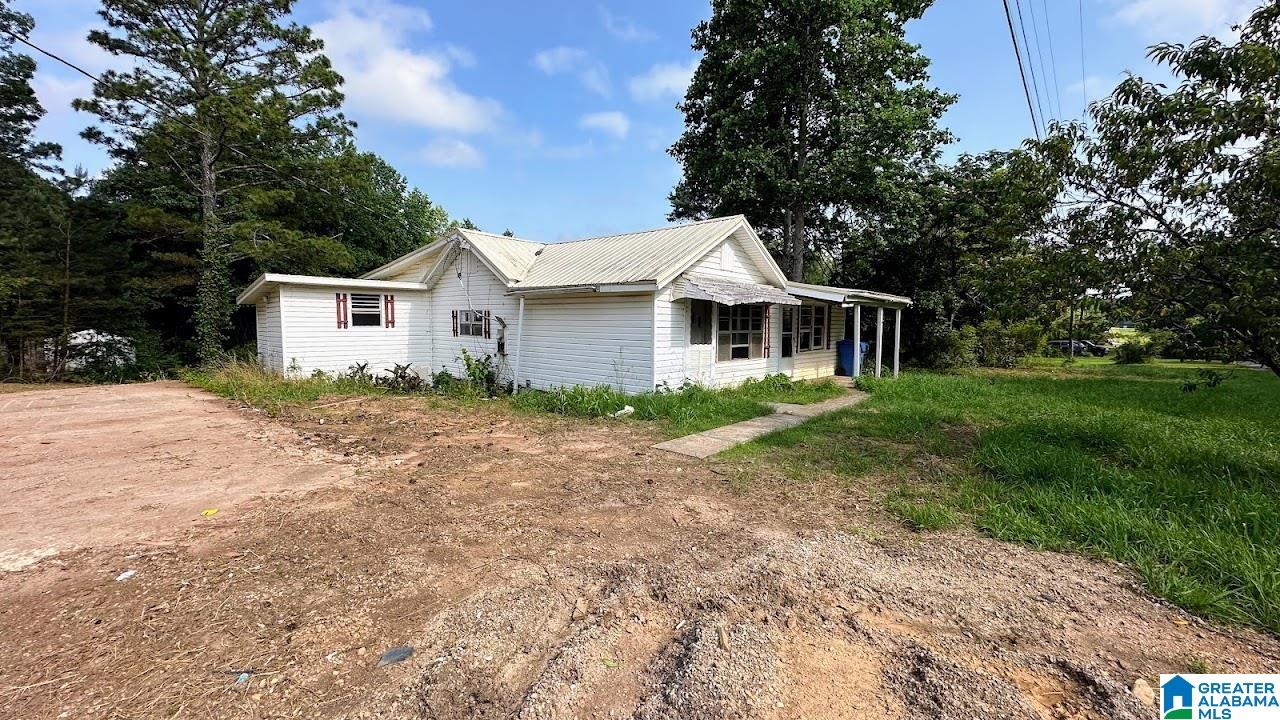 Homes for sale in Roanoke, AL | 1565 County Road 61, Roanoke, AL 36274 | MLS# 21433850