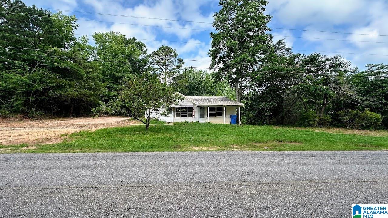 Homes for sale in Roanoke, AL | 1565 County Road 61, Roanoke, AL 36274 | MLS# 21433850