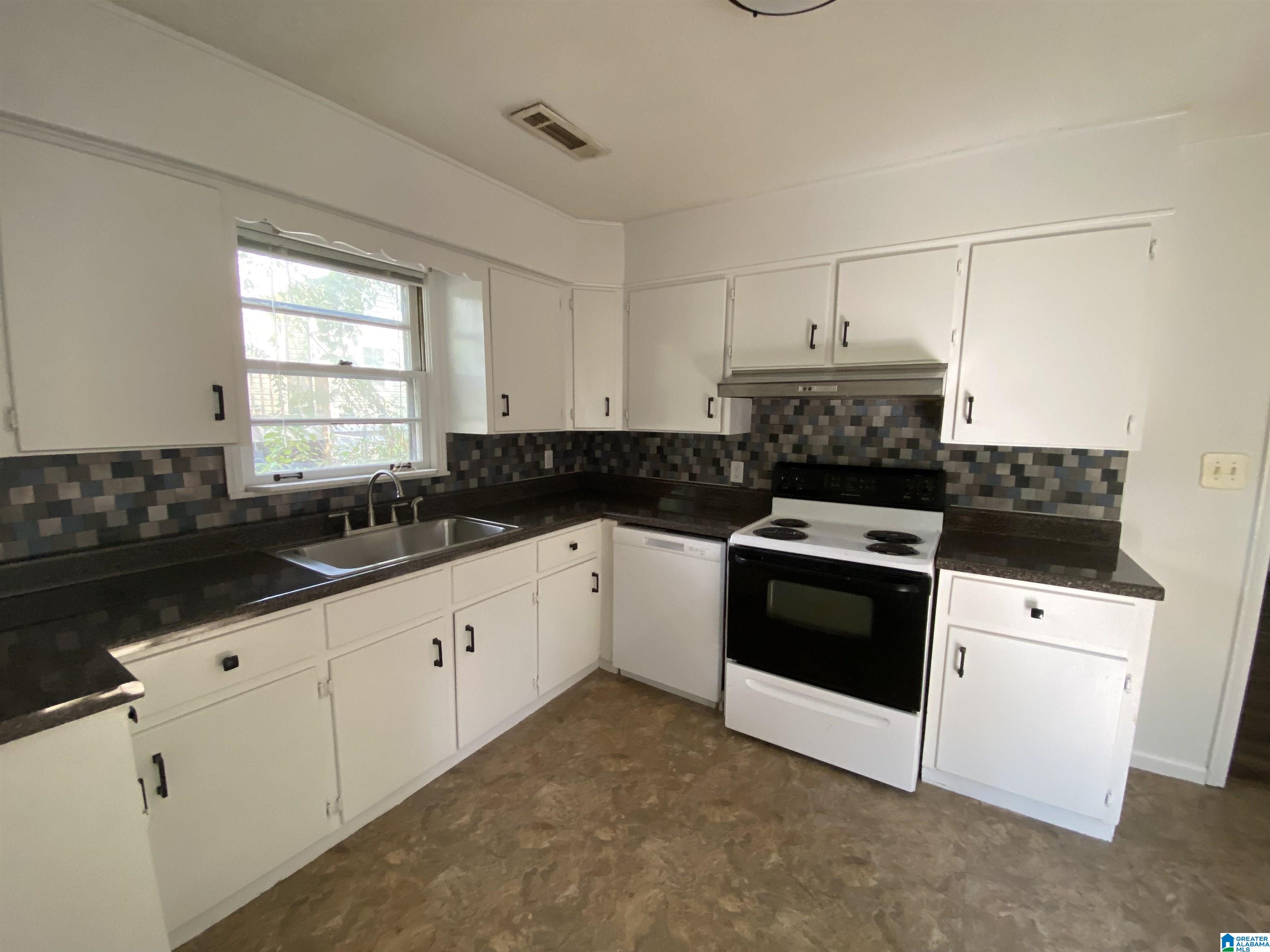 Homes for sale in Hueytown, AL | 120 Springdale Avenue, Hueytown, AL 35023 | MLS# 21434378