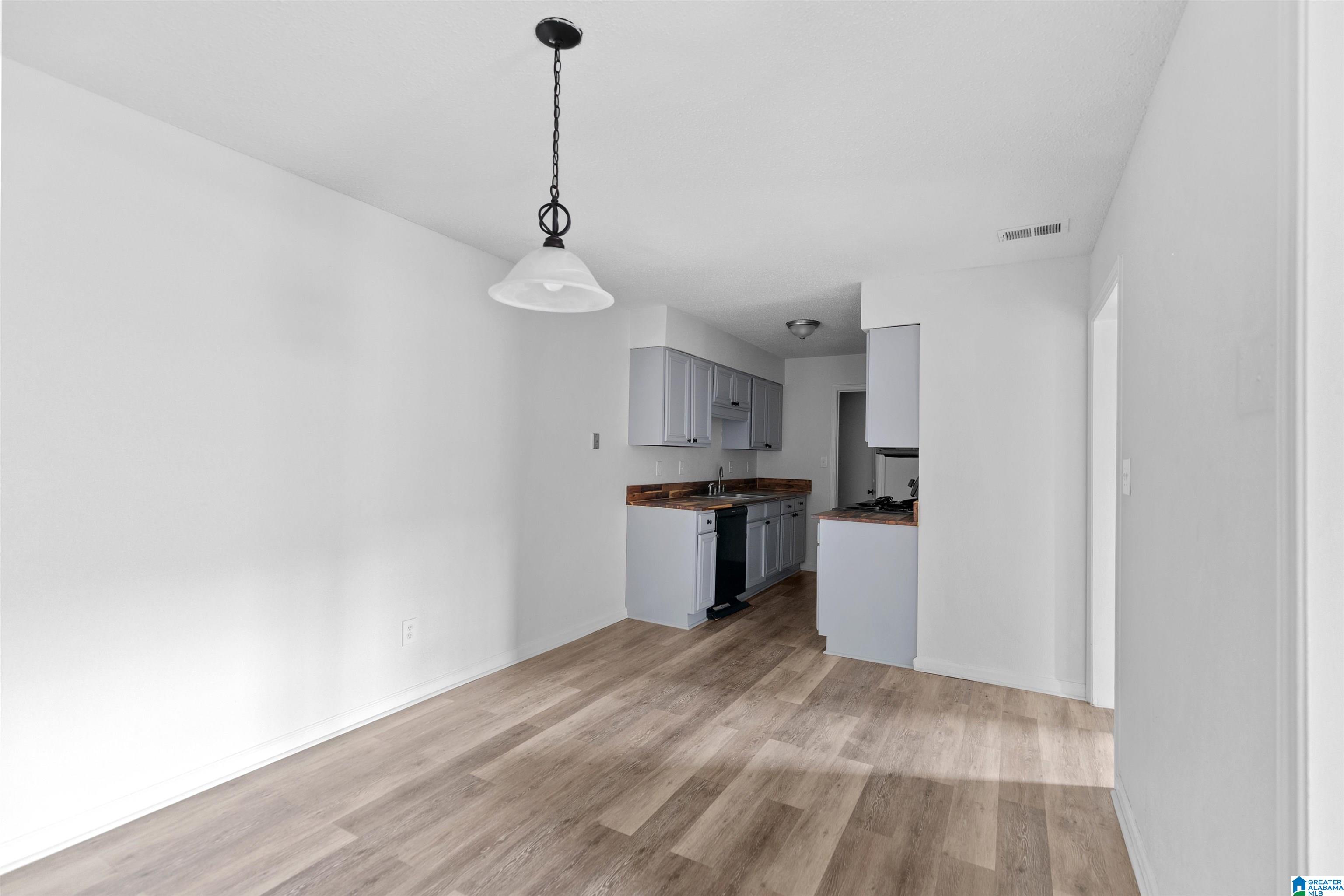 Homes for sale in Hoover, AL | 910 Chapel Creek Dr #1, Hoover, AL 35226 | MLS# 21434503