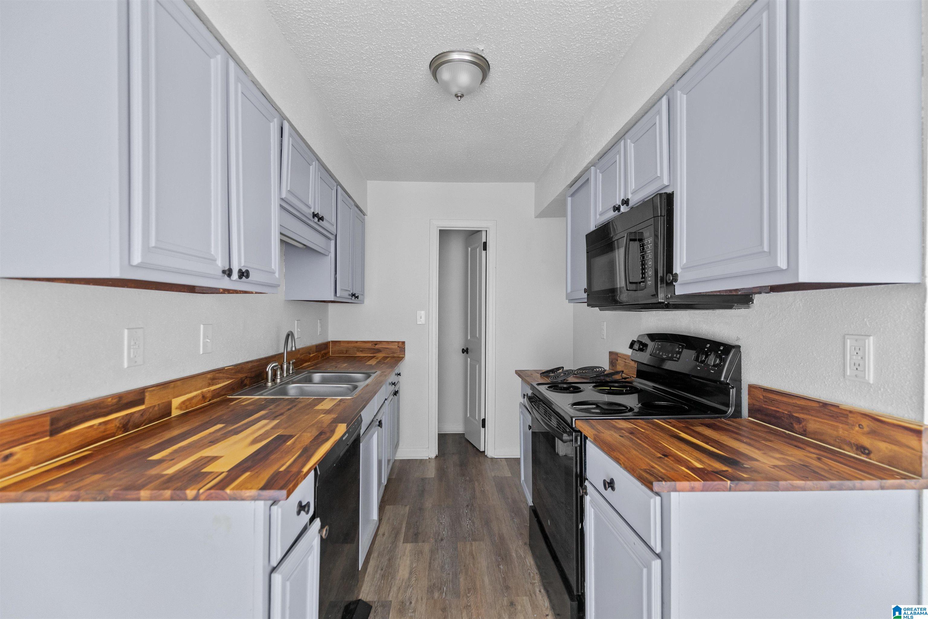 Homes for sale in Hoover, AL | 910 Chapel Creek Dr #1, Hoover, AL 35226 | MLS# 21434503