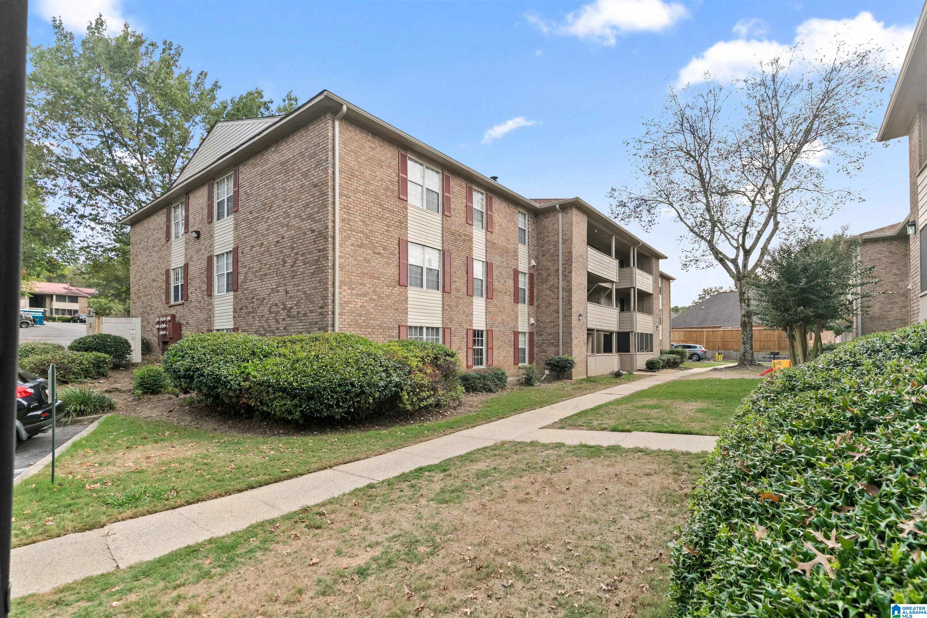 Homes for sale in Hoover, AL | 910 Chapel Creek Dr #1, Hoover, AL 35226 | MLS# 21434503