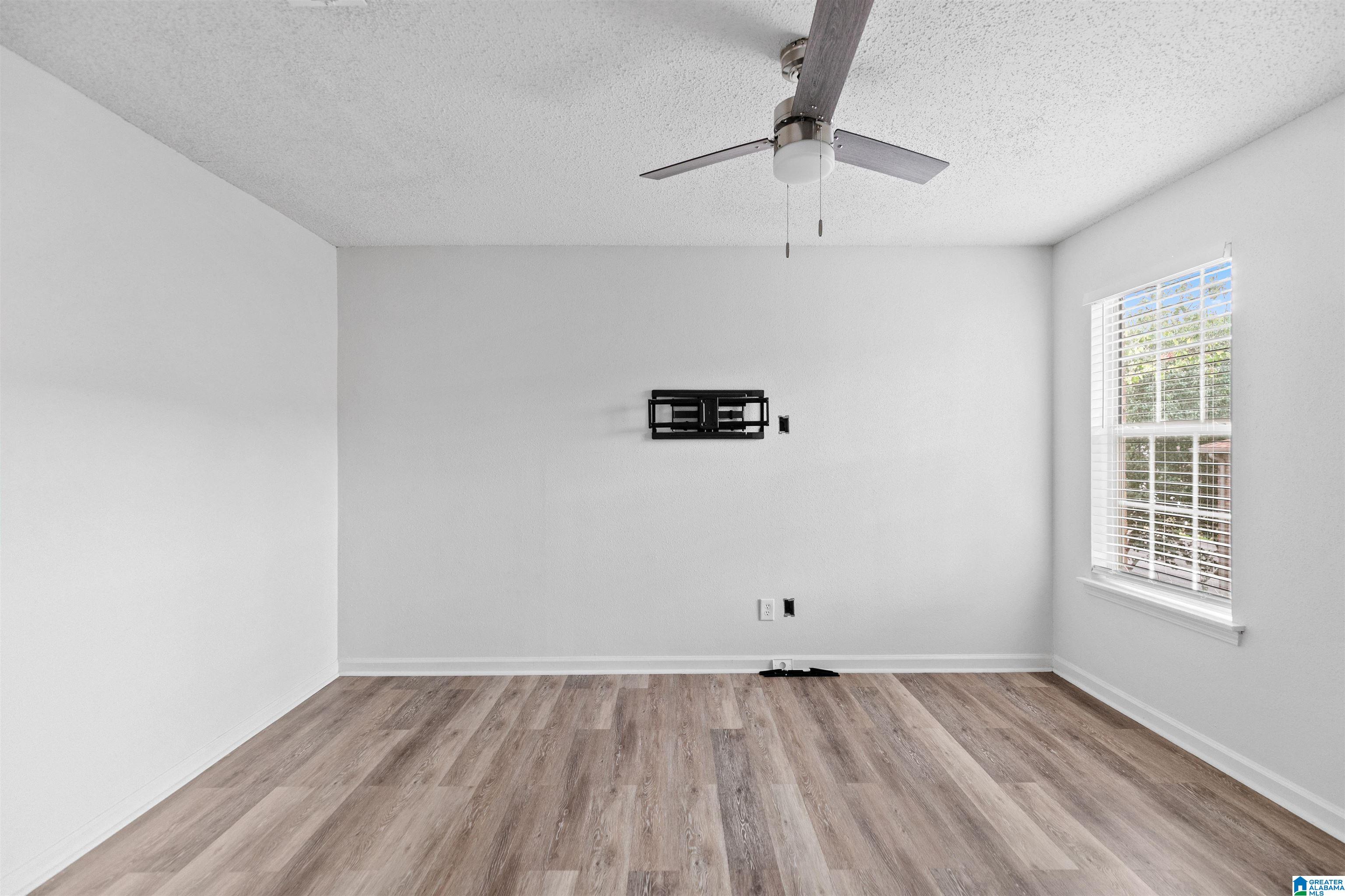 Homes for sale in Hoover, AL | 910 Chapel Creek Dr #1, Hoover, AL 35226 | MLS# 21434503