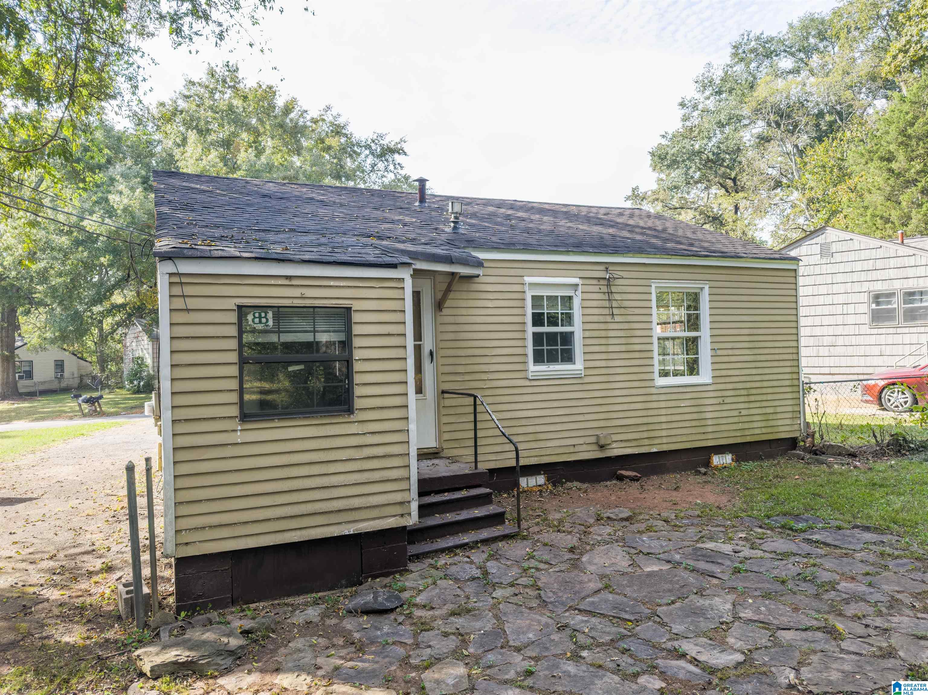 Homes for sale in Midfield, AL | 36 Wilkes Circle, Midfield, AL 35228 | MLS# 21434597