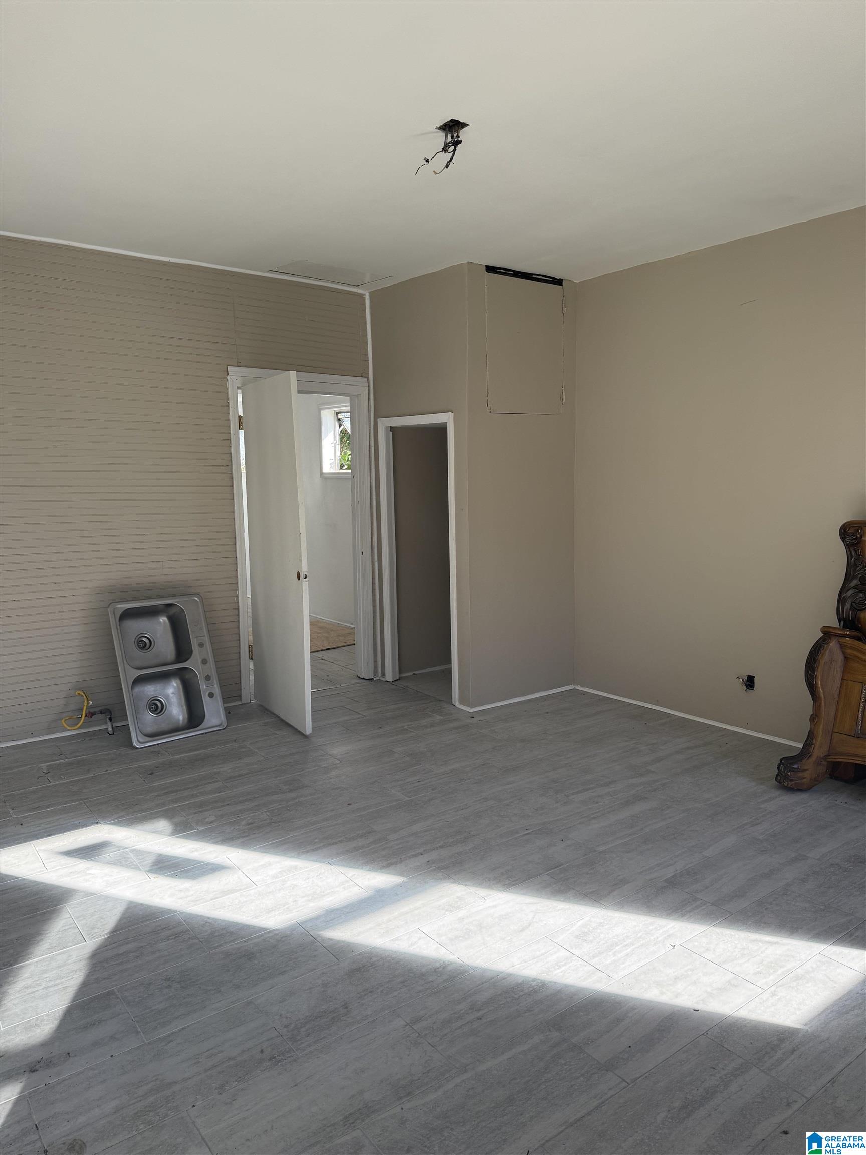 Homes for sale in Anniston, AL | 1815 Walnut Avenue, Anniston, AL 36201 | MLS# 21434879