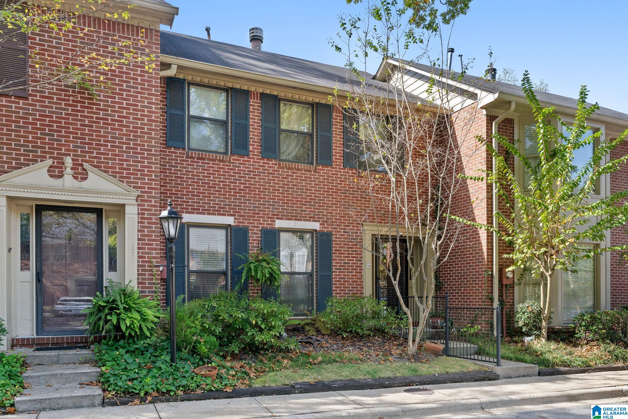2 ASHFORD CIRCLE