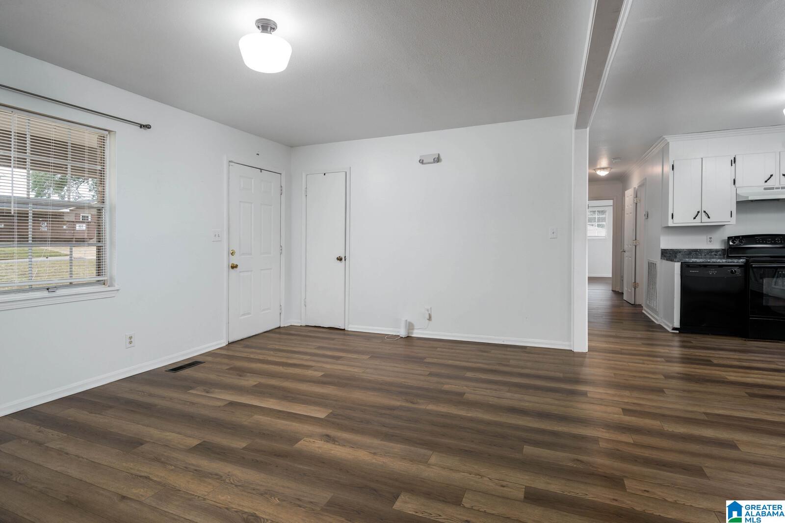 Homes for sale in Northport, AL | 2105 Crestwood Avenue, Northport, AL 35476 | MLS# 21435448